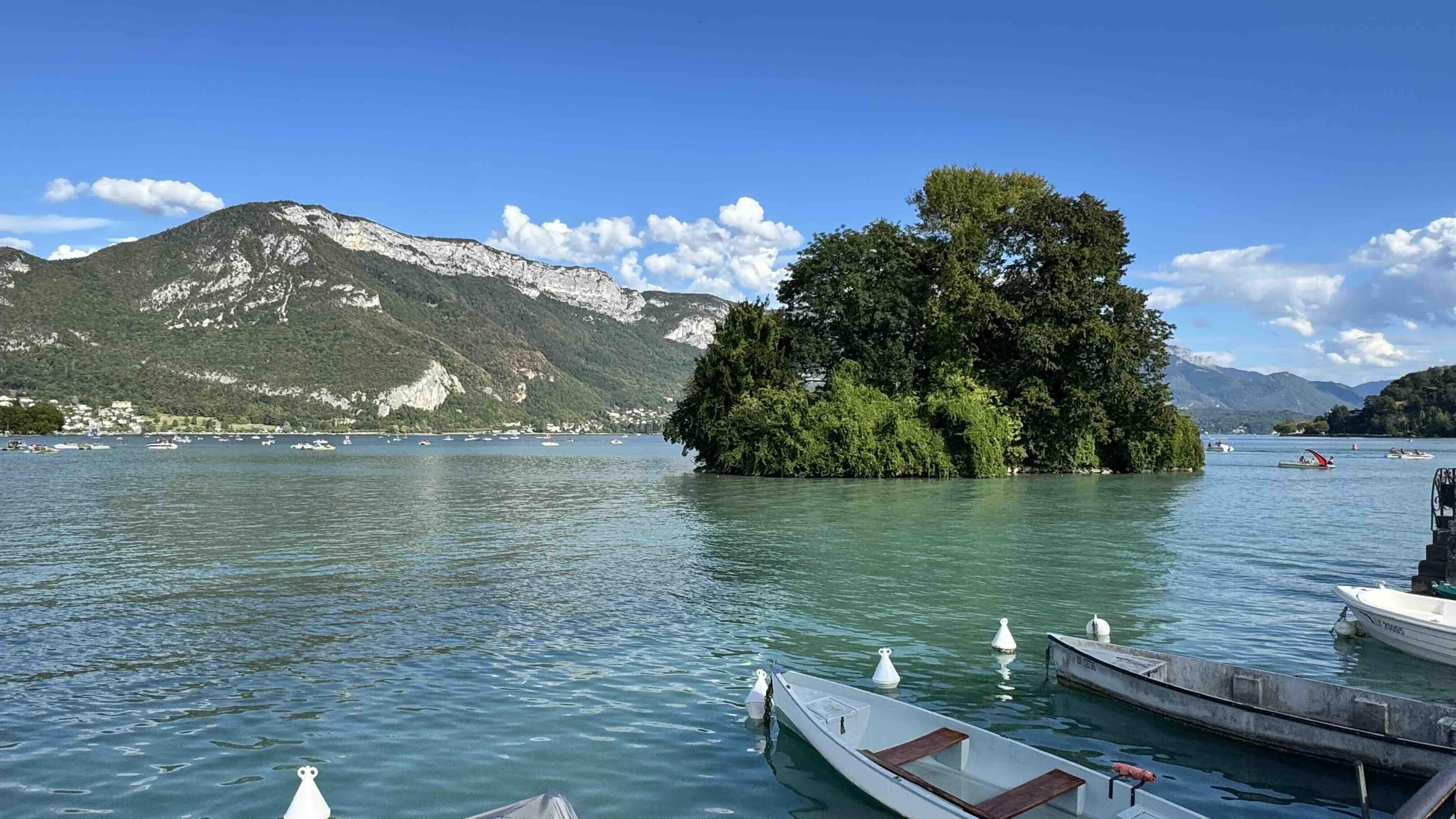 L’ïle des Cygnes, Annecy © Maïa Morgensztern  