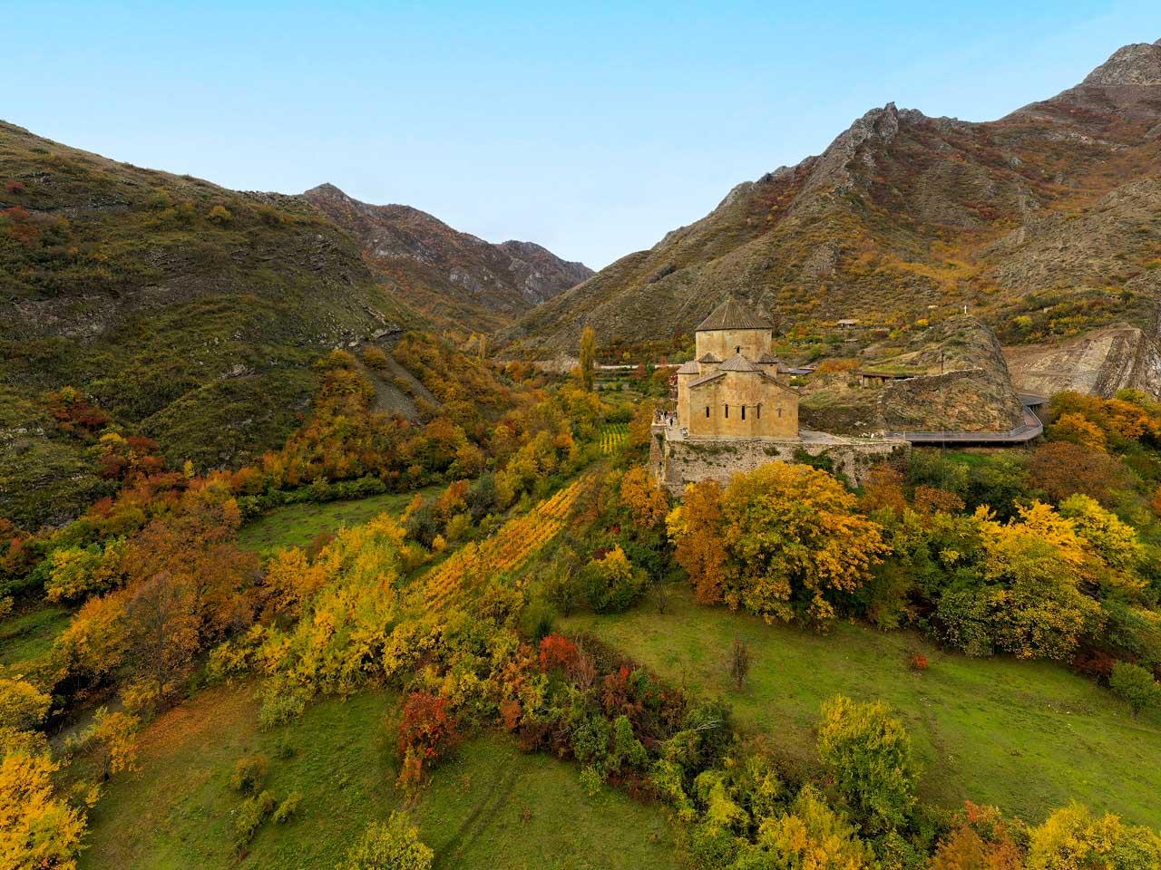 L’église Sioni d’Ateni baigne dans les couleurs d’automne © Frédéric Ducout Photography