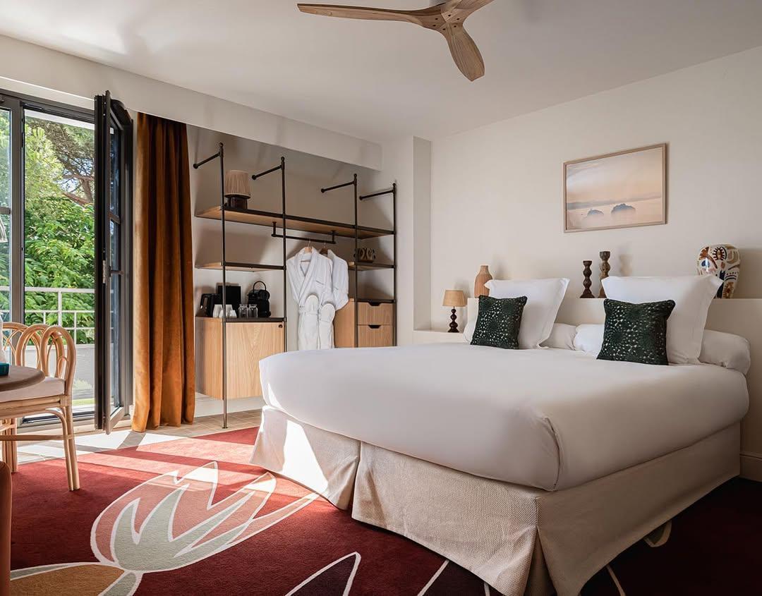 Une chambre de l’hôtel basque  Une chambre de l’hôtel basque