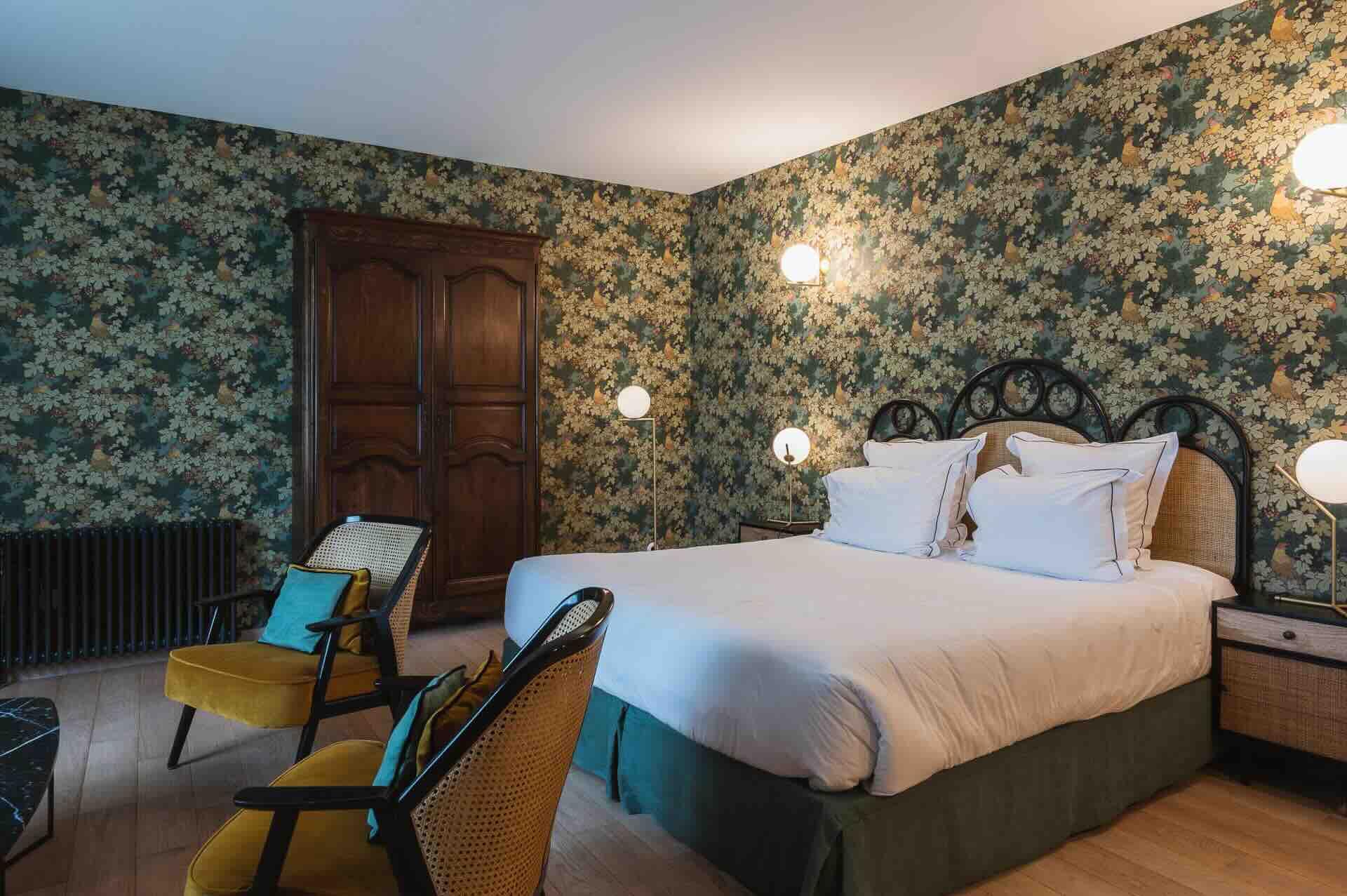 La chambre au Donjon Domaine Saint Clair © antidotefactory