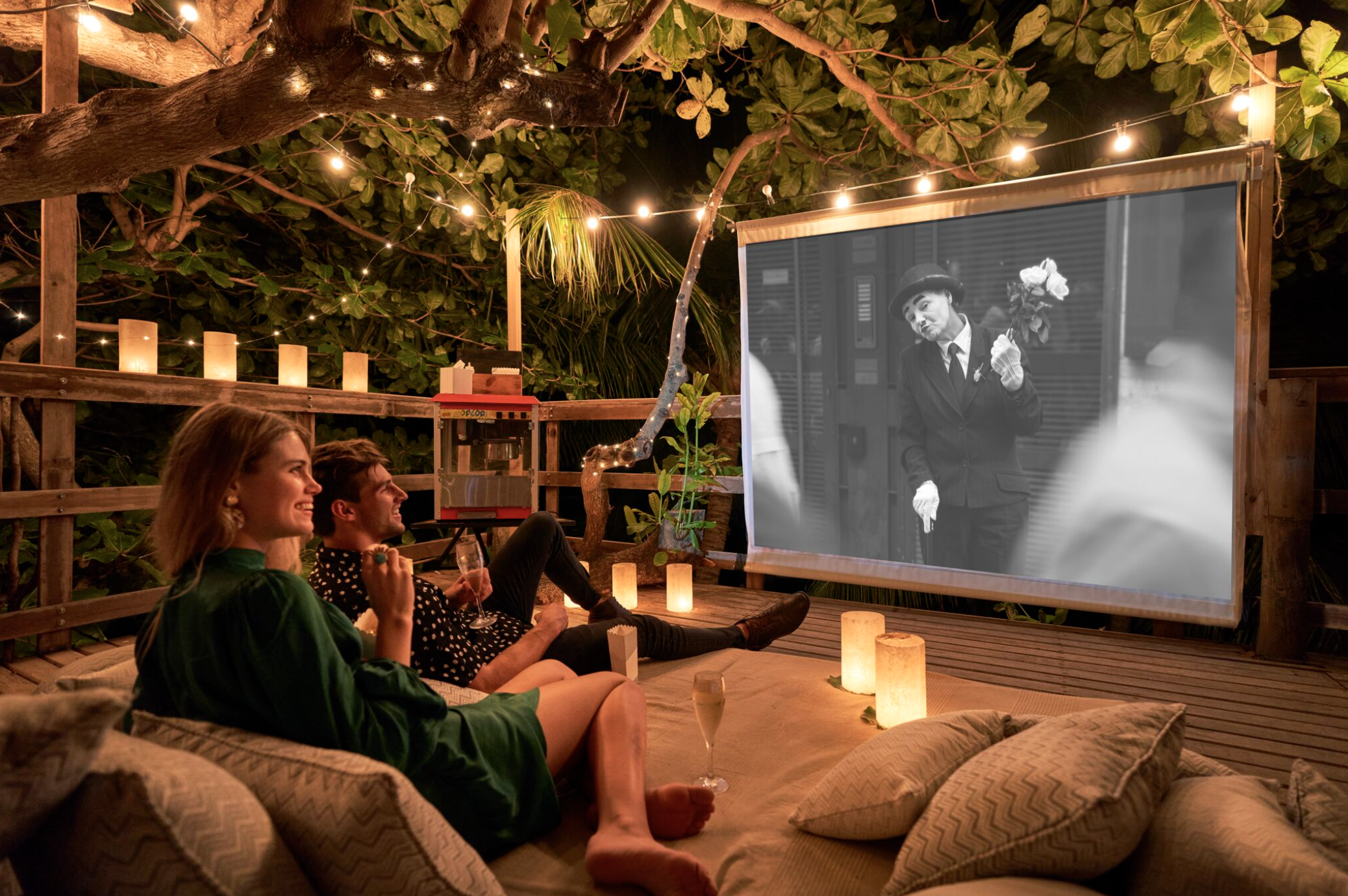 La Treehouse métamorphosée en cinéma pour un moment romantique © LUX Le Morne