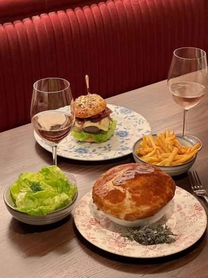 A la table du Bar-Restaurant de l’Auberge © L’Auberge La Coste