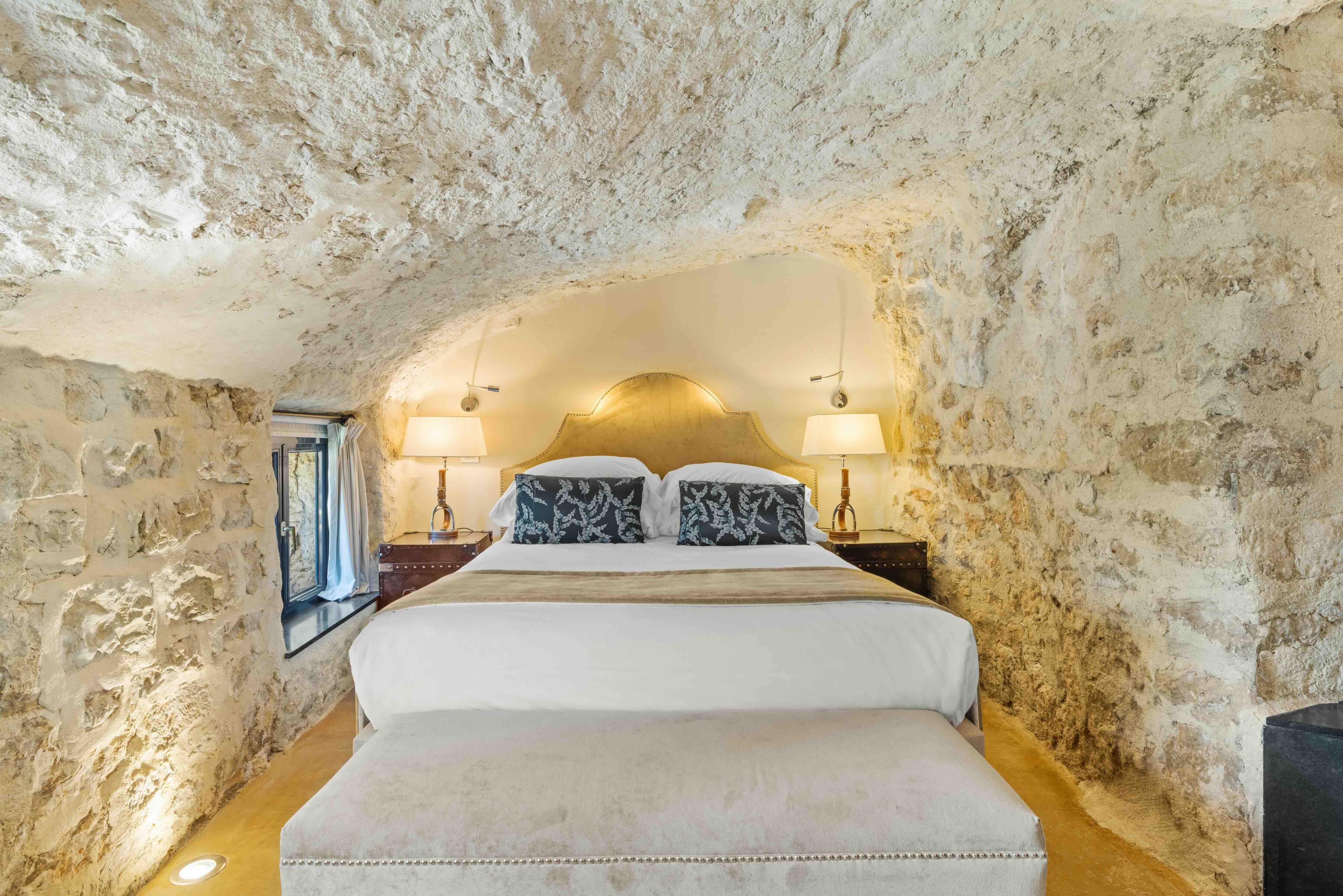 La suite Tradition, une chambre insolite à l’hôtel la Chèvre d’Or © DR