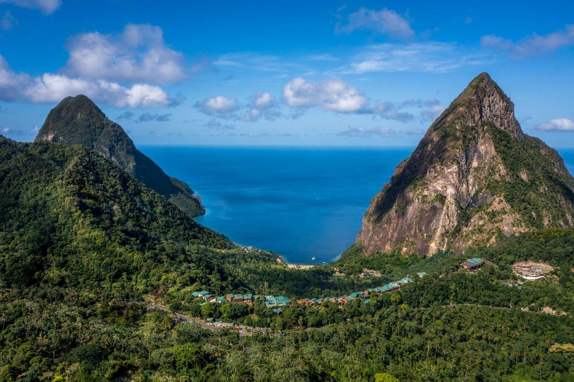 Les montagnes où s’installe le Ladera Resort