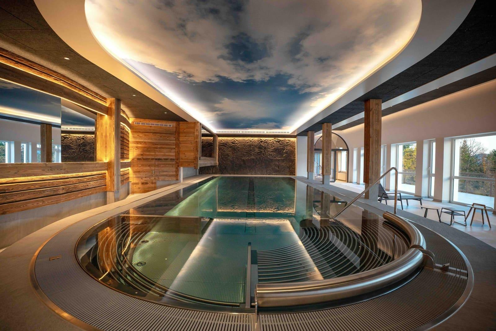 La piscine intérieure de l’espace bien-être © The Originals Collection