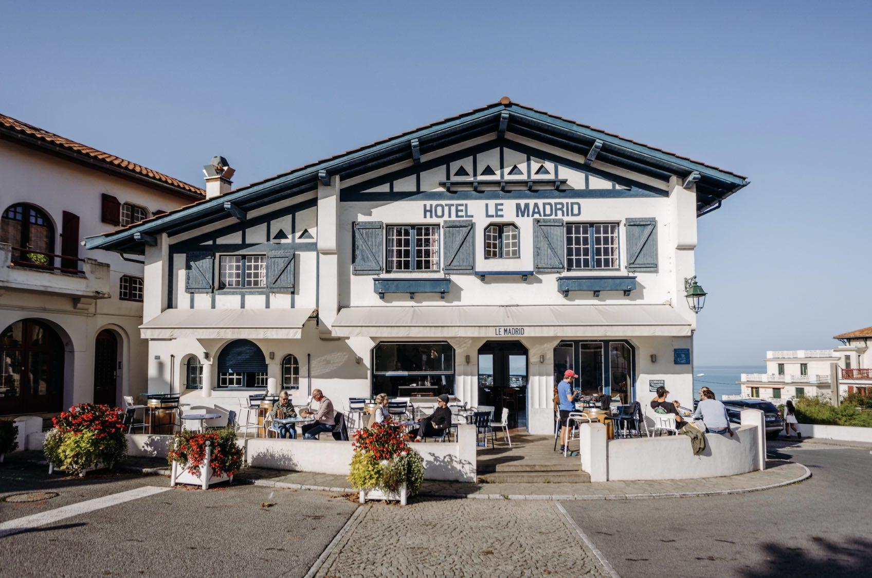 La devanture du Madrid, un des hôtels les plus romantiques du Pays Basque © DR