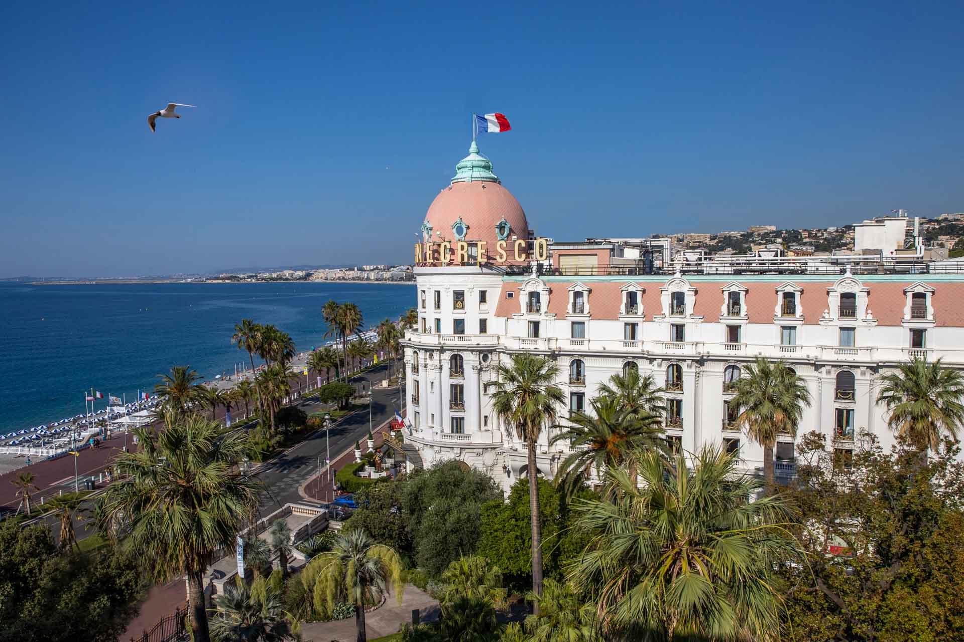 La façade emblématique du Negresco et sa rotonde, sur la Promenade des Anglais à Nice © Grégoire Gardette