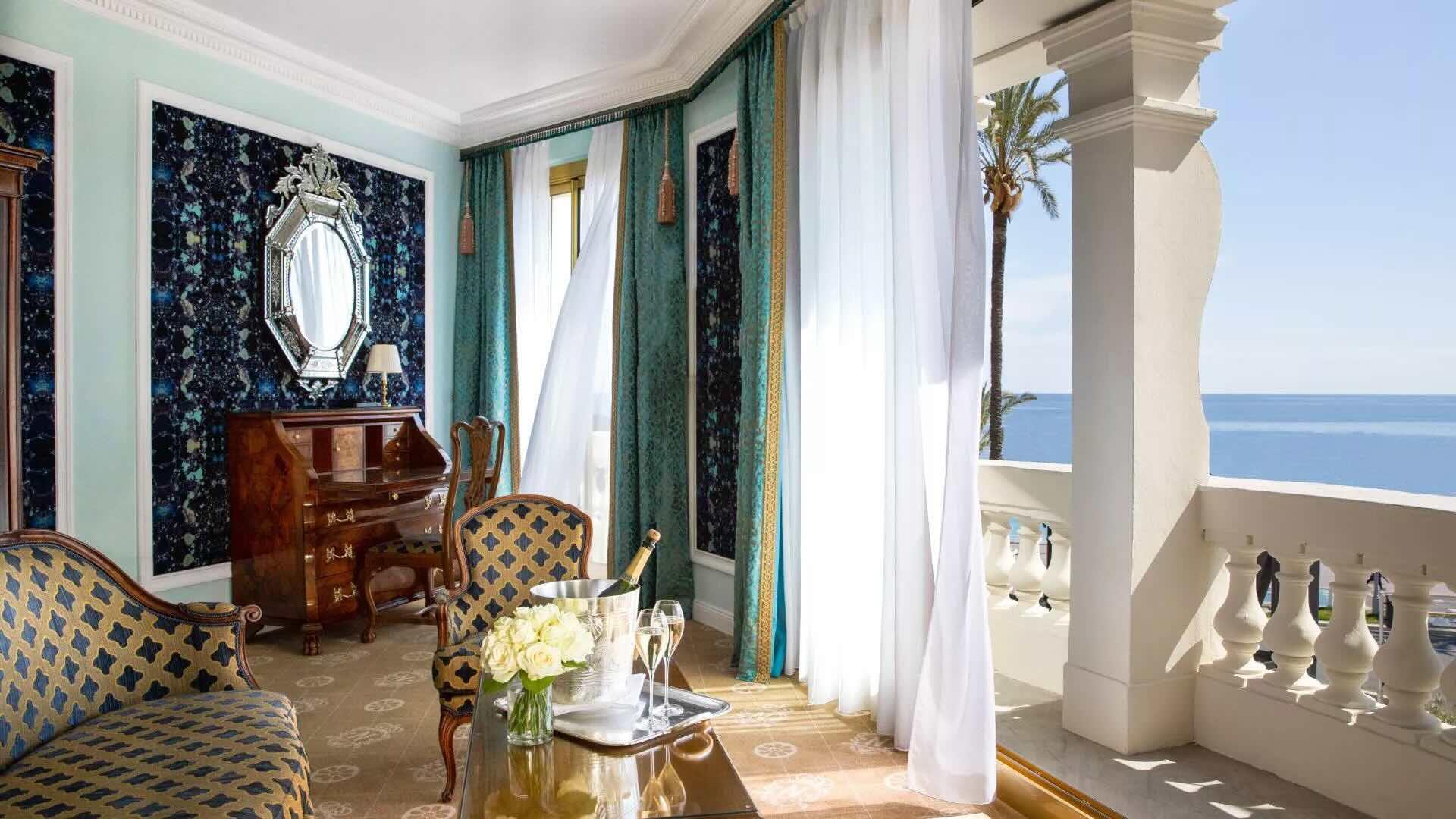 Champagne au frais et Méditerranée à perte de vue pour savourer la nuit de noces © Le Negresco