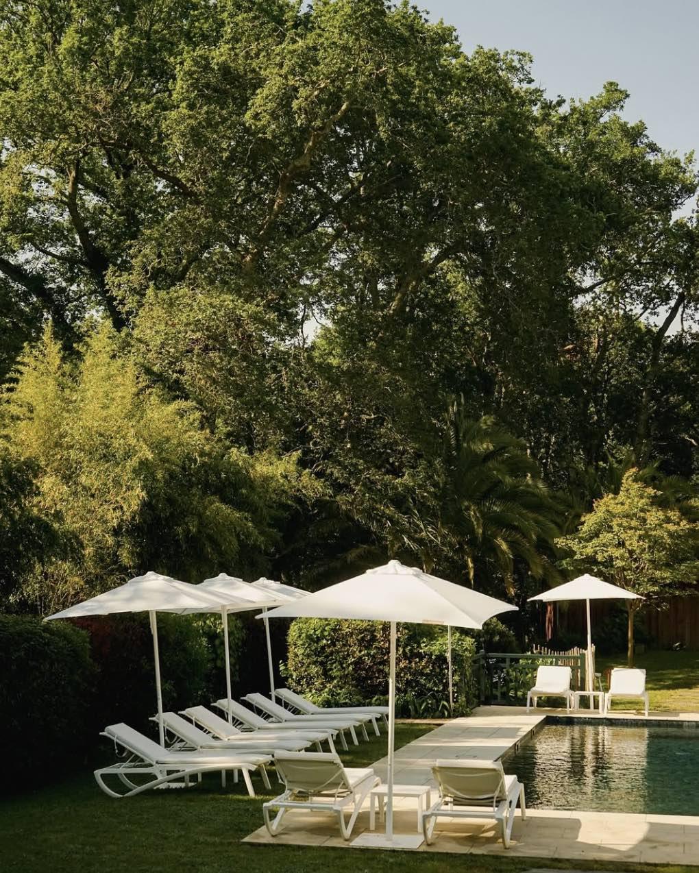 La piscine de l’hôtel romantique du Pays Basque © DR