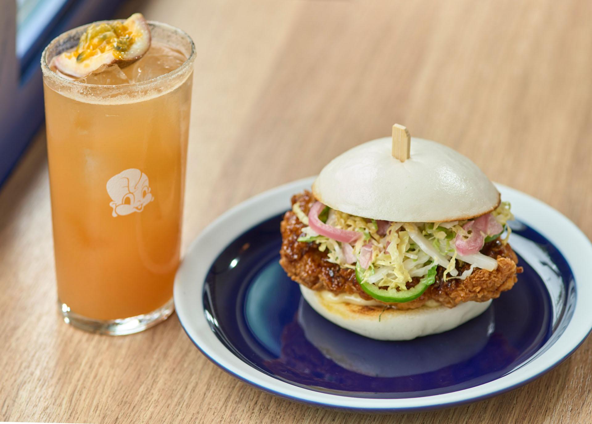 Bao au poulet frit © HKTB
