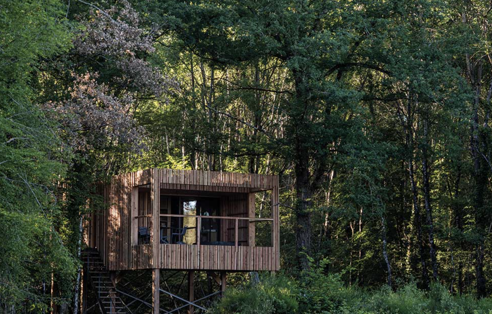 Un des lodges pour une déclaration dans les bois © Loire Valley Lodge