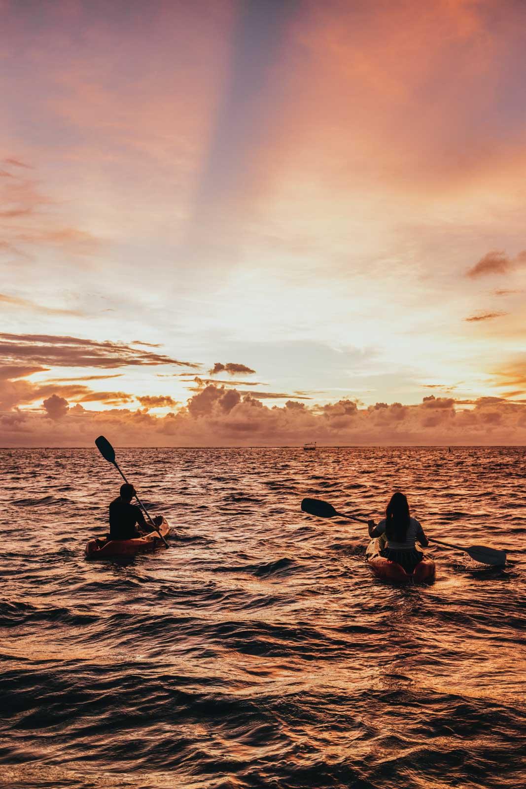 Kayak au coucher du soleil au Long Beach © Sunlife