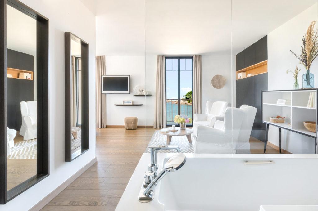 Louer l’une des deux Suites Vue Mer © Castel Beau Site