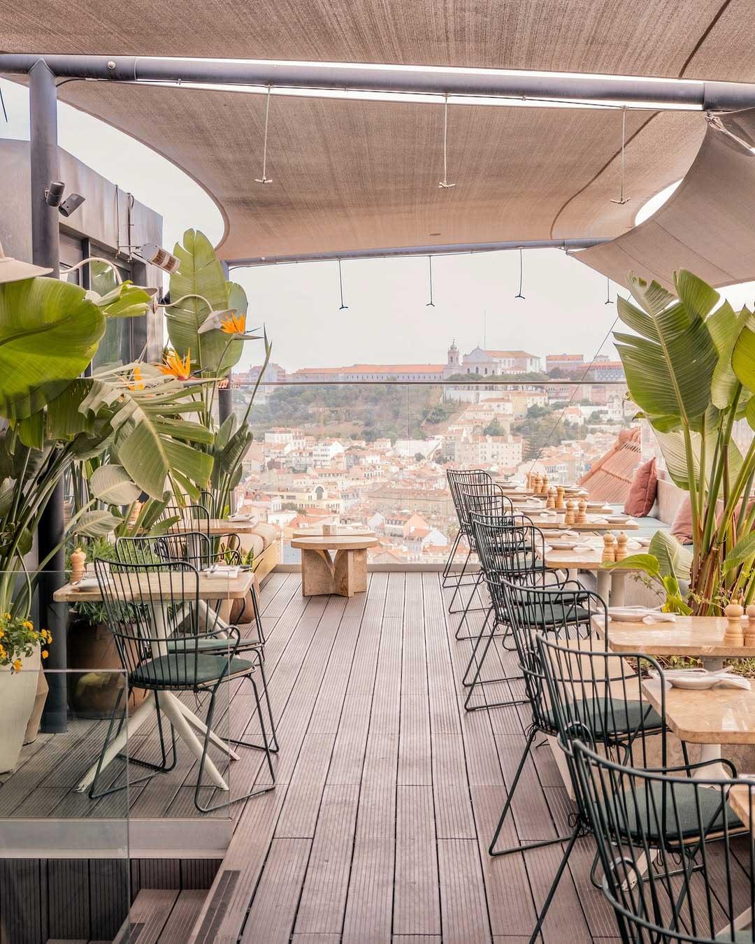 La terrasse rooftop de l’hôtel Lumiares de Lisbonne