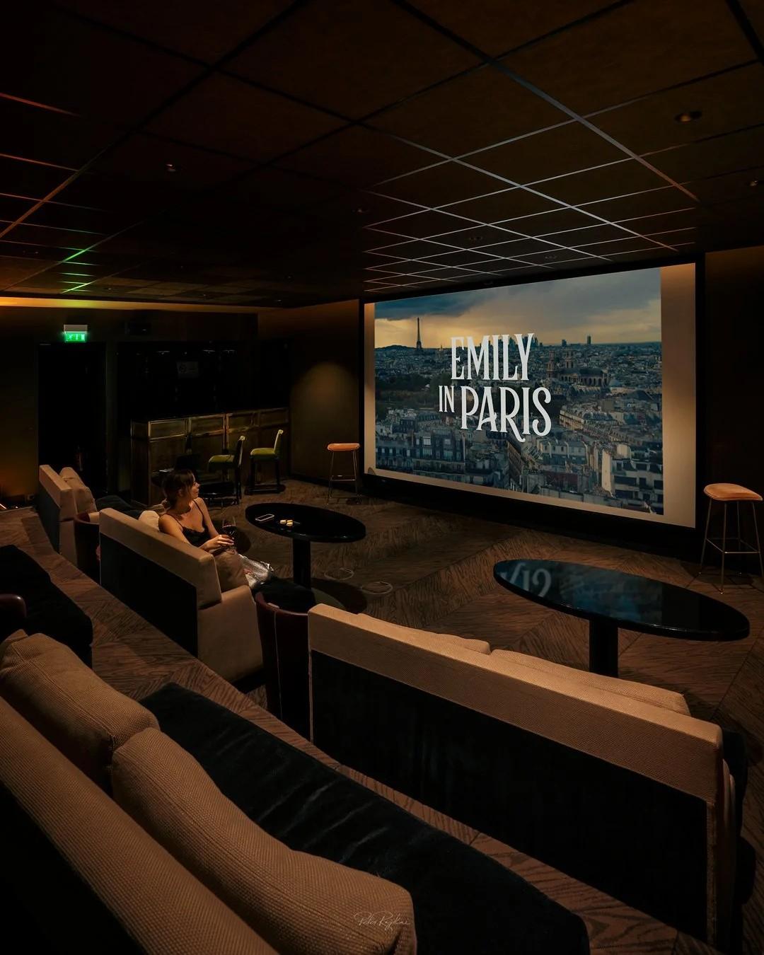 Salle de projection © Hôtel Marignan Champs-Élysées