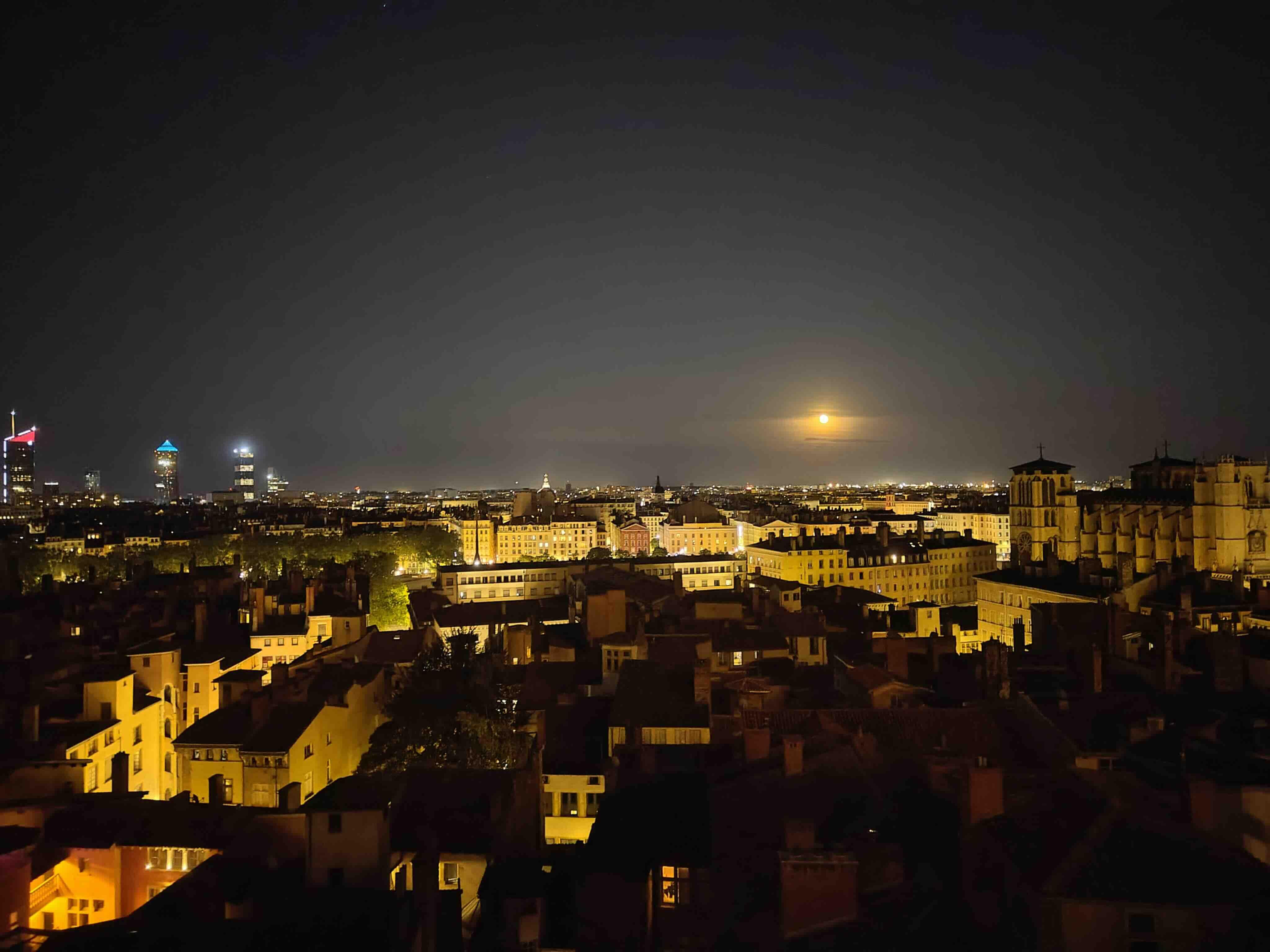 La vue sur la ville de Lyon dans la nuit © Vincent Raymond