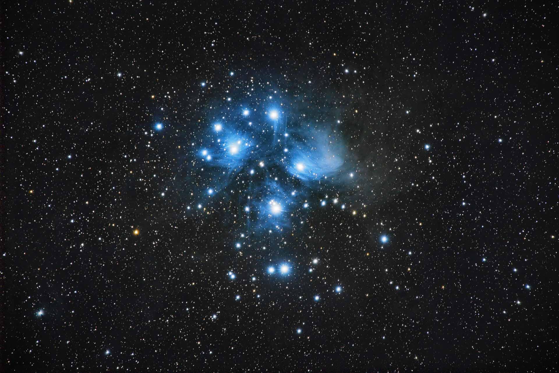 Observables à l’œil nu dans le ciel d’automne, les Pléiades se révèlent pleinement par télescope © Arnaud Mariat 