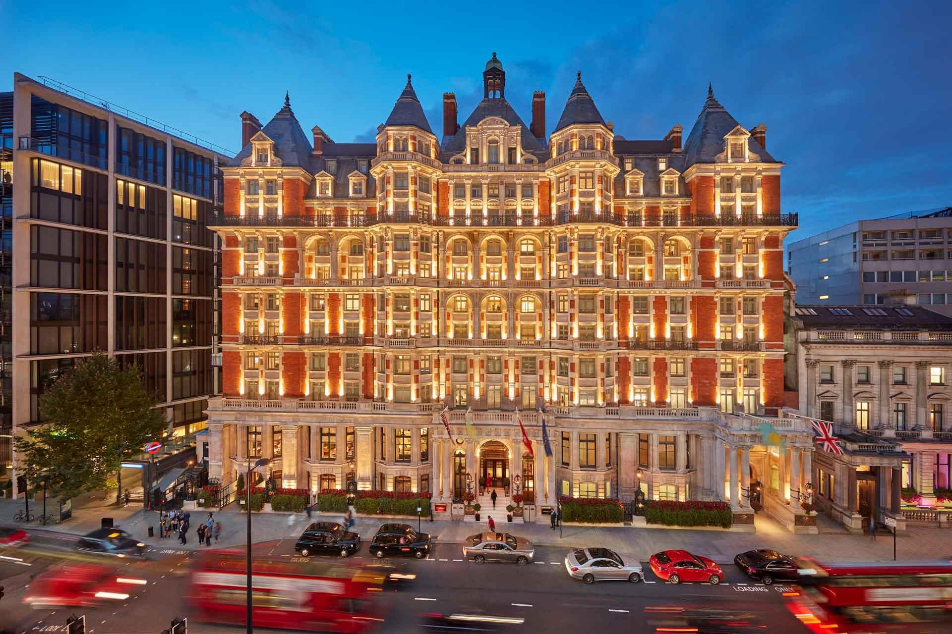 Mandarin Oriental Hyde Park, London - Facade by night © DR