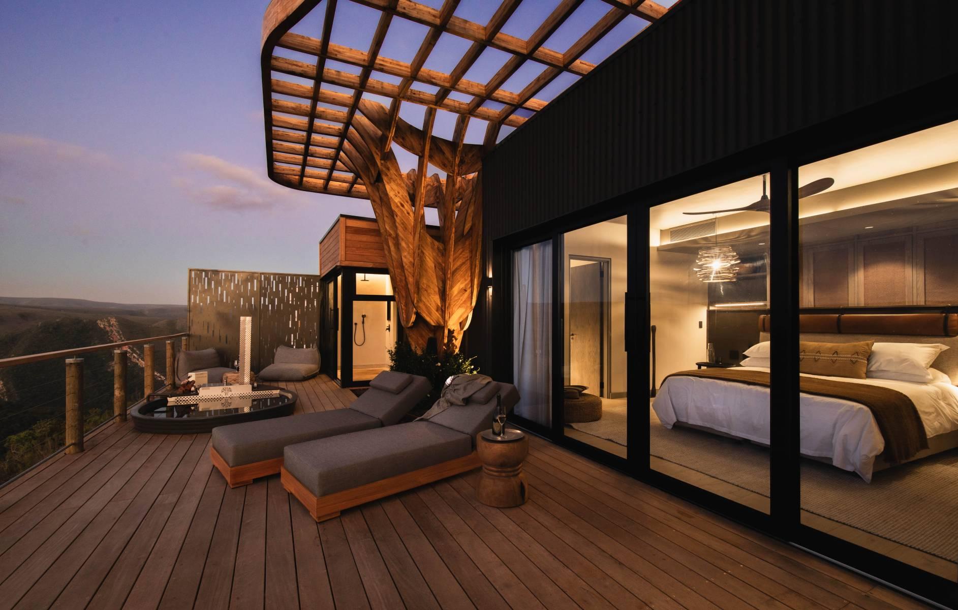 Mantis-Hiddn-in-Addo © 2025 Mantis Collection