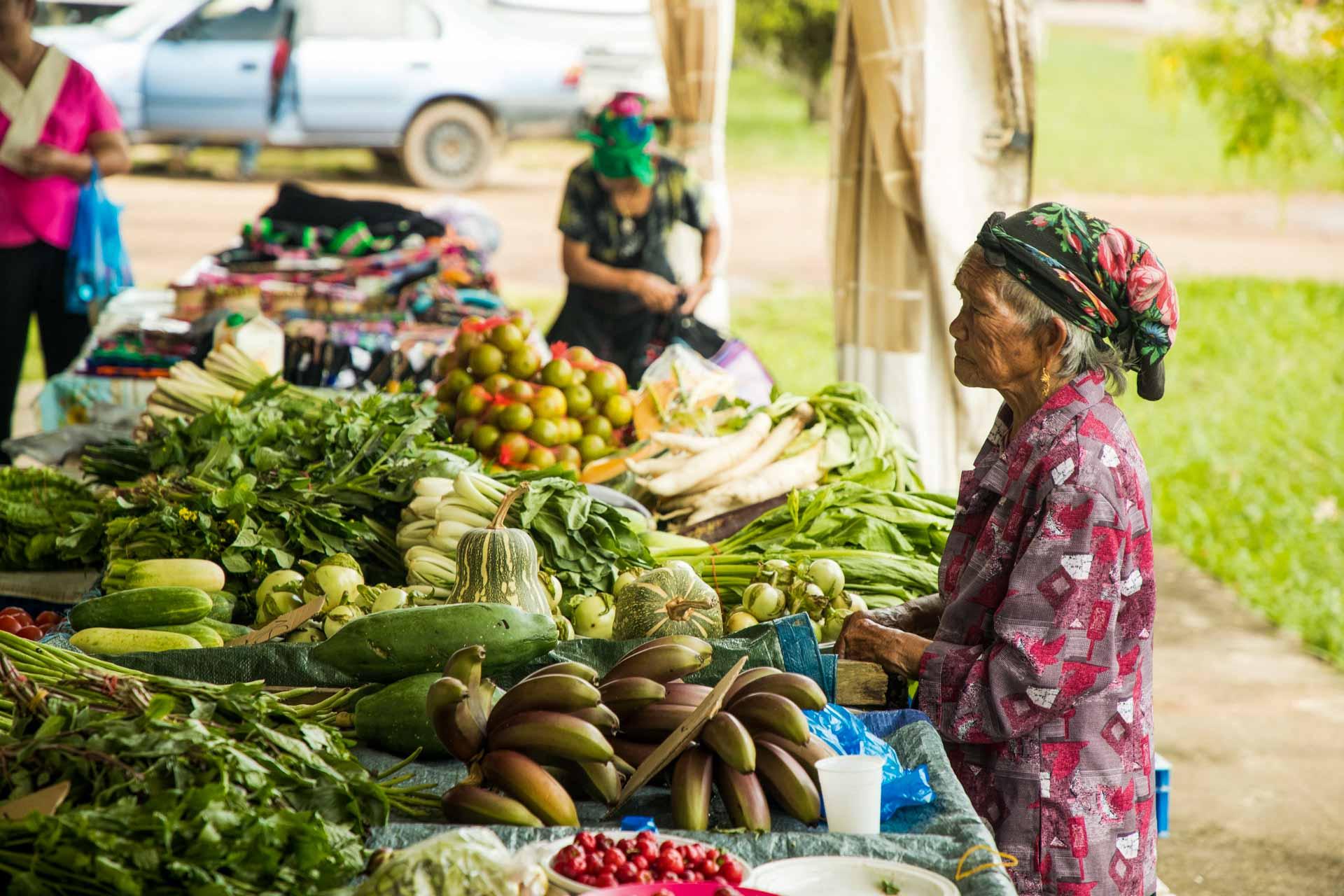 Le marché Hmong à Javouhey © Wladimir Kinnoo