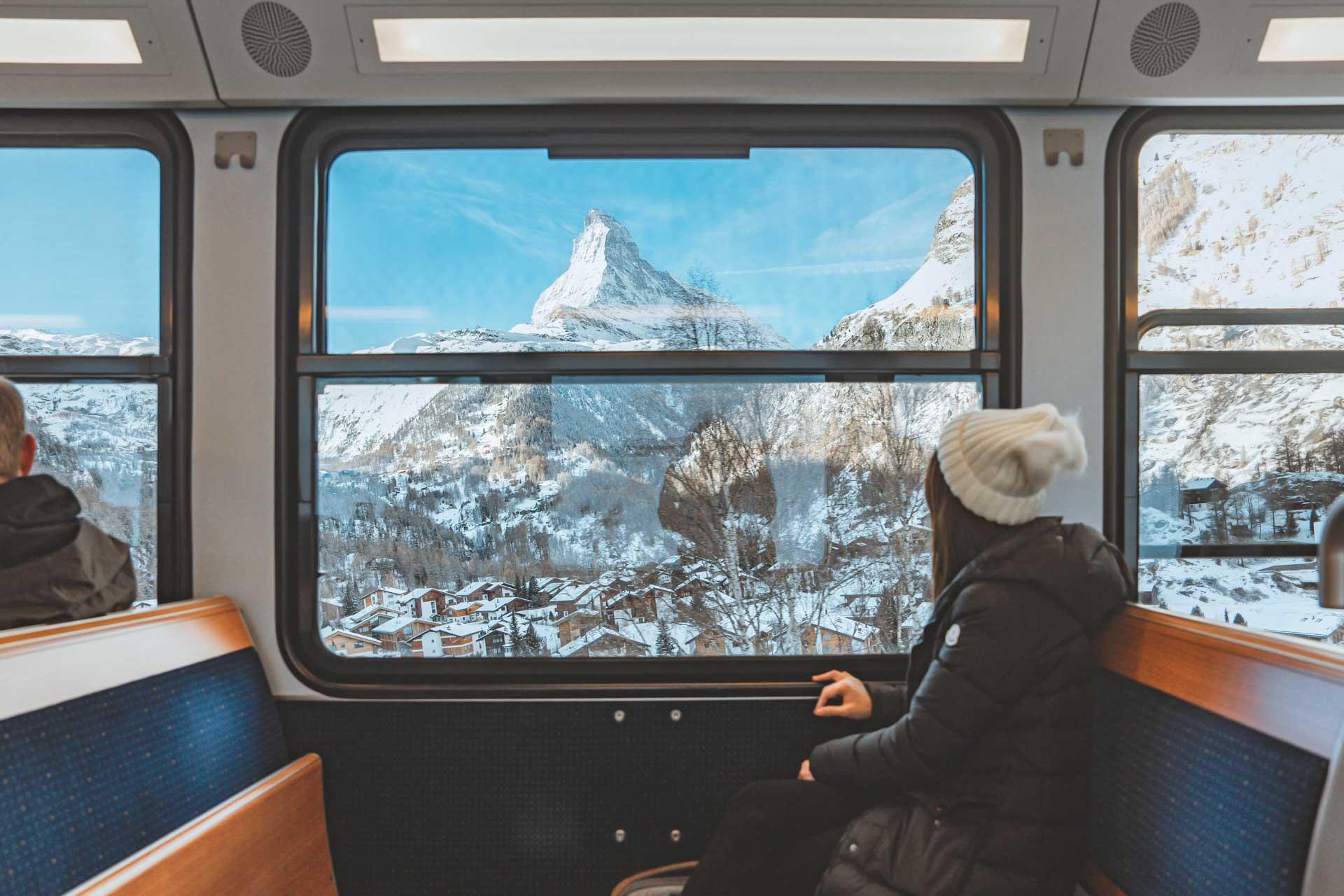 Un itinéraire en Suisse de 7 jours en train passe forcément par les montagnes, ici le Matterhorn