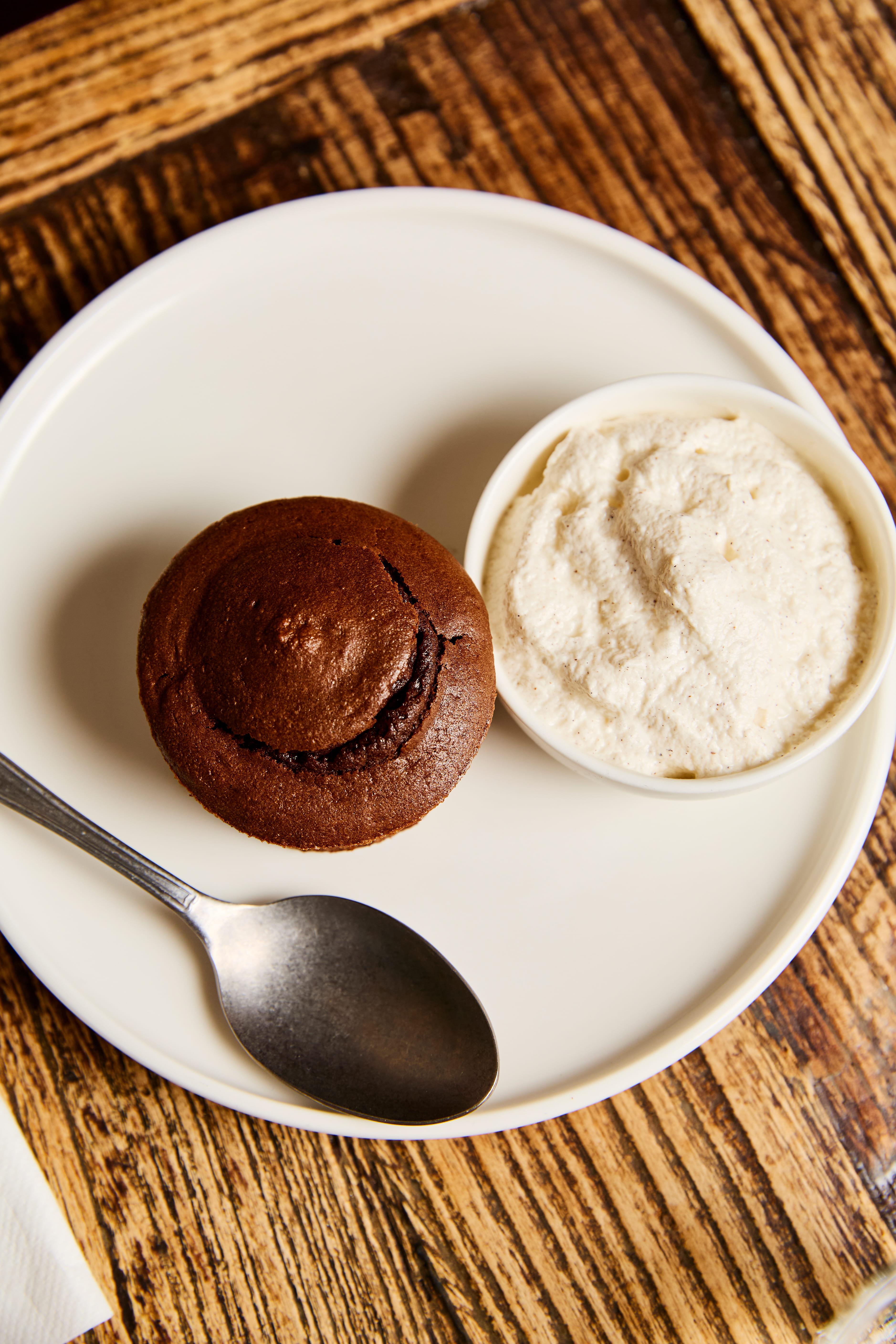Le moelleux au chocolat et sa chantilly © Melanie Denizot 
