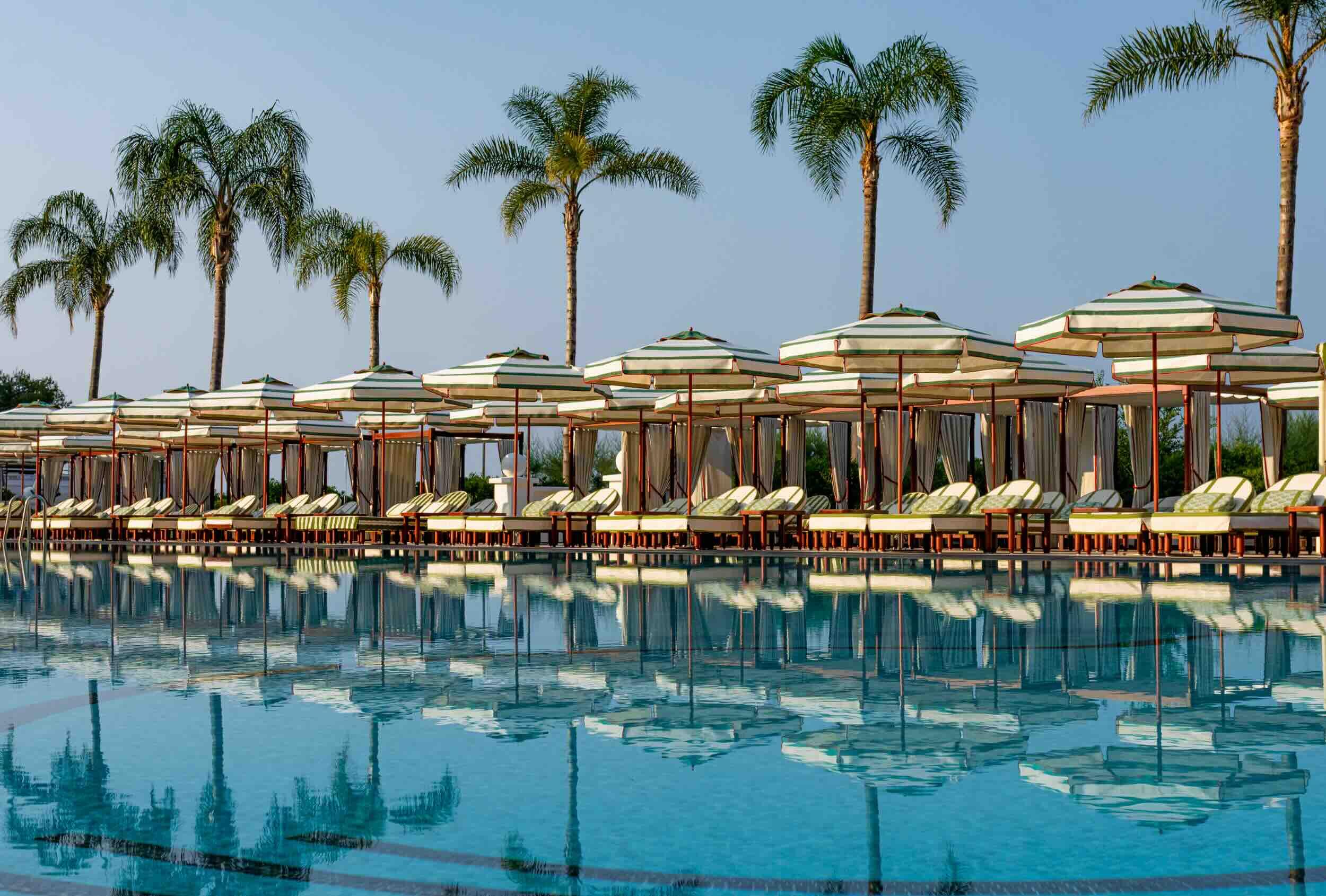 La piscine extérieure de l’hôtel 5 étoiles © Monte-Carlo SBM