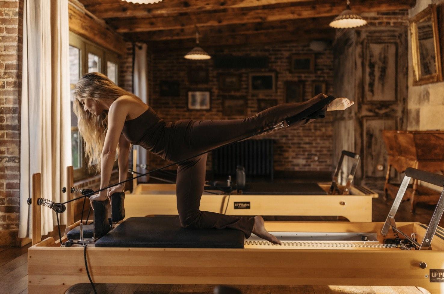 La version Reformer du pilates proposée au Murtoli Pilates Club par Laetitia Antomarchi © Félicia Sisco © 