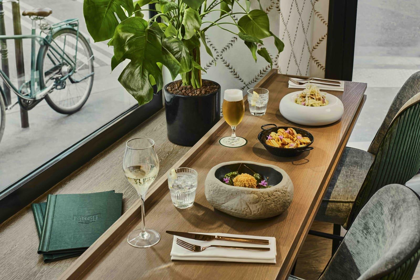 Dîner au restaurant de l’hôtel © NH Collection Paris