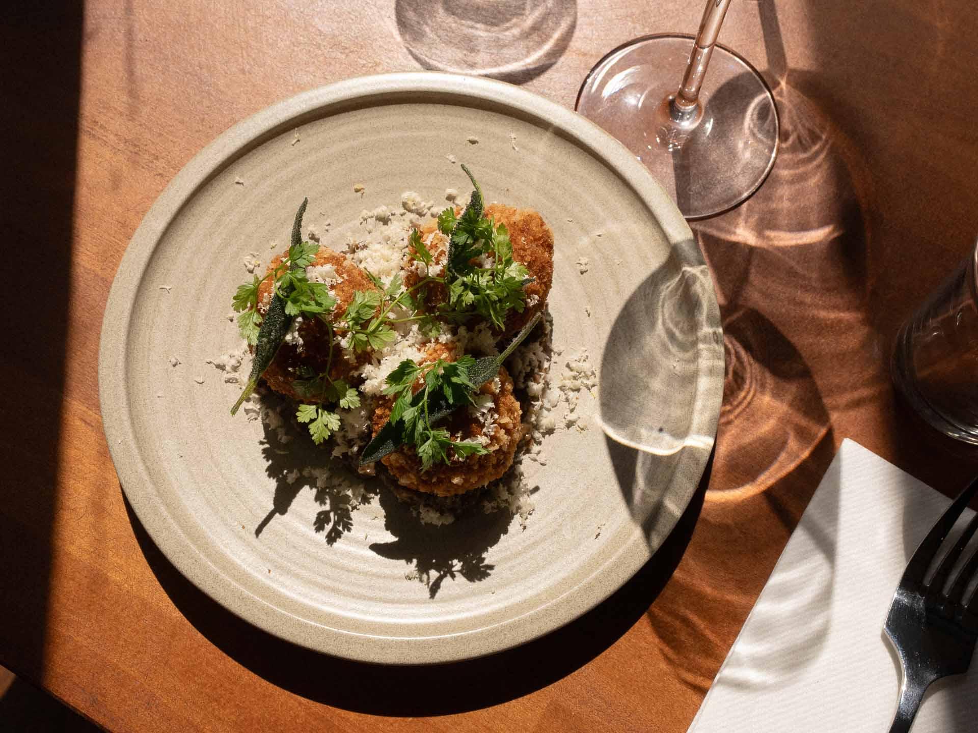 Croquettes de lapin, sauce cacciatora et raifort ©Eric Sutter
