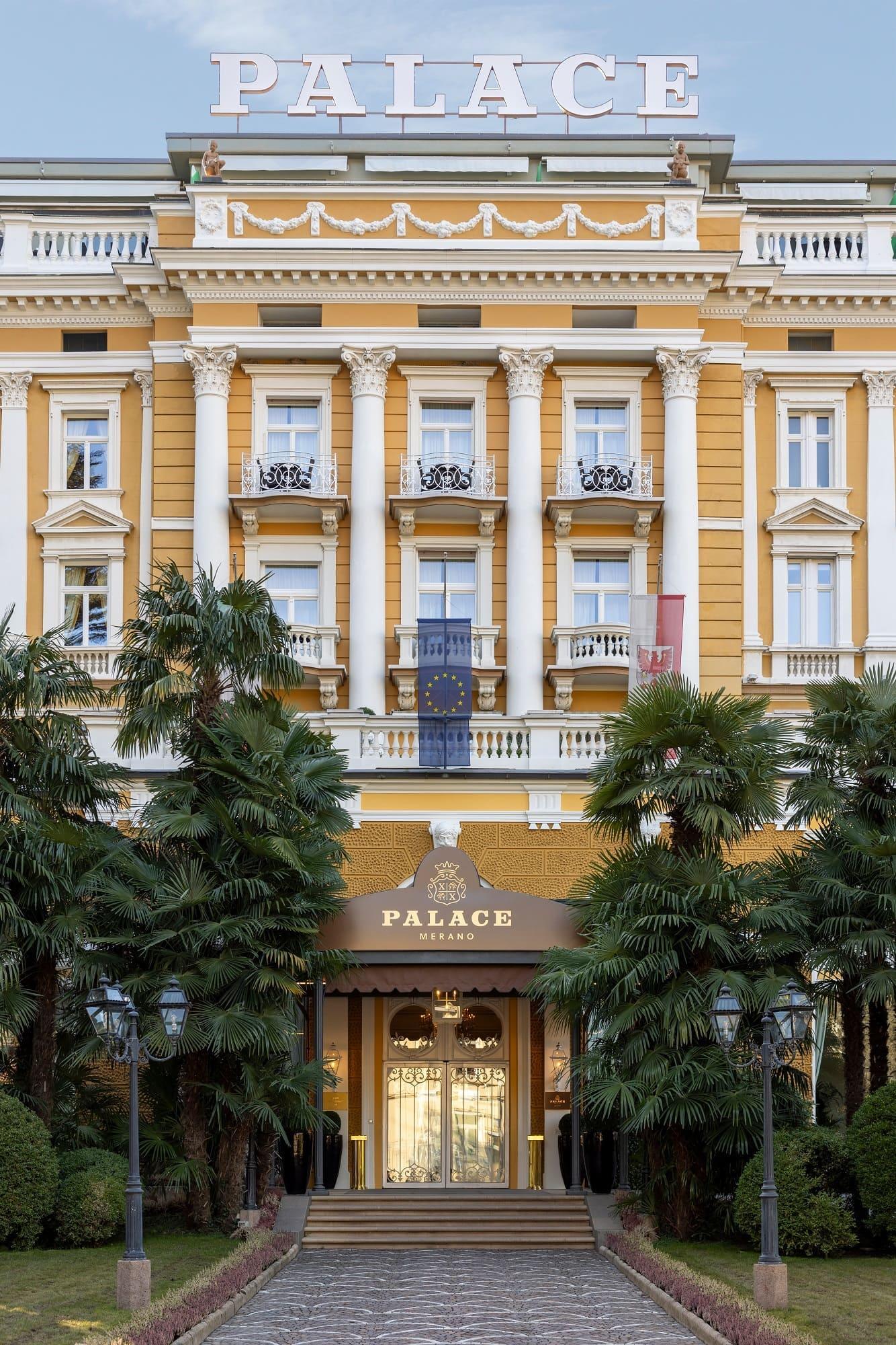 PALACE MERANO - FACADE - © Moggi