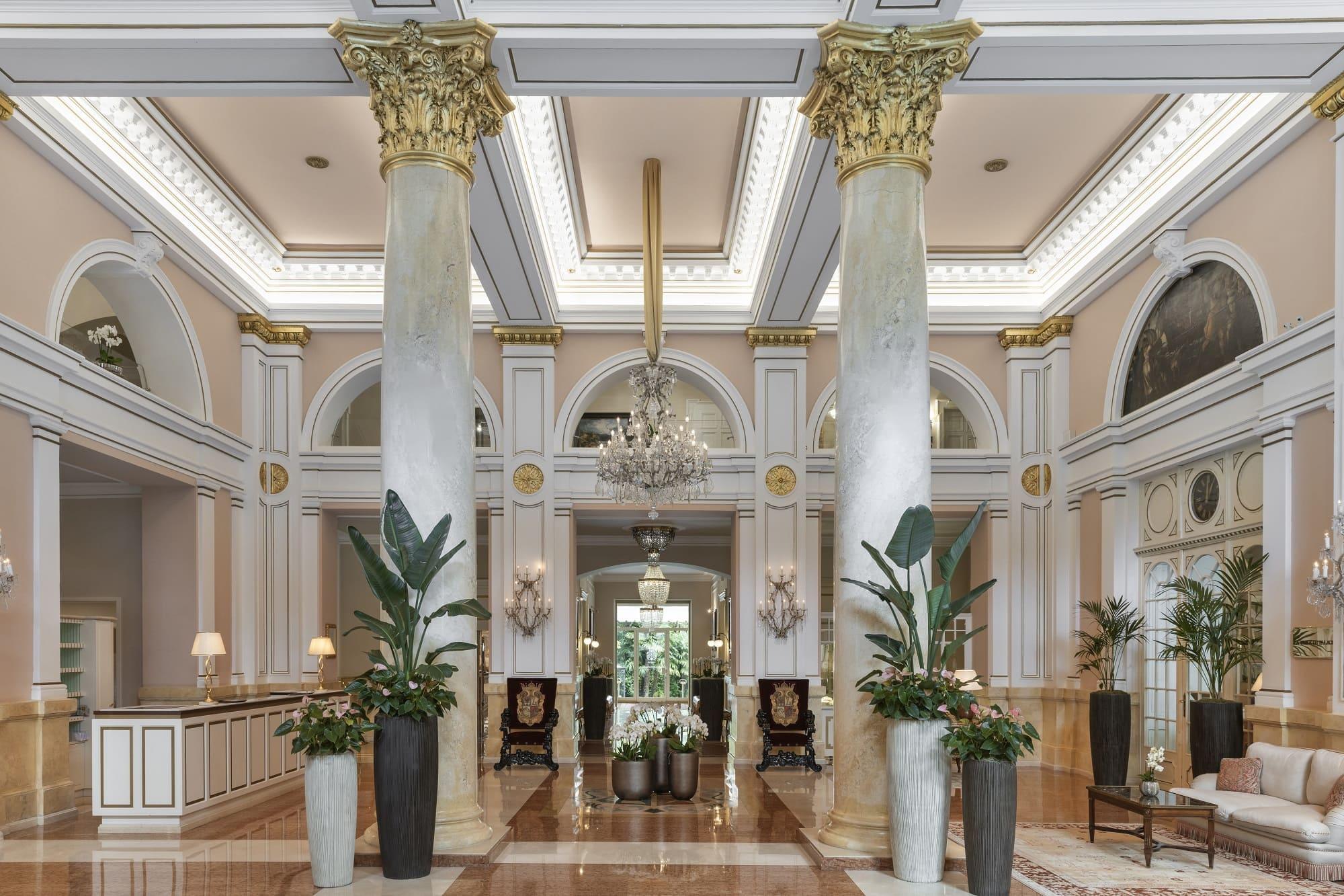 PALACE MERANO LOBBY © Moggi