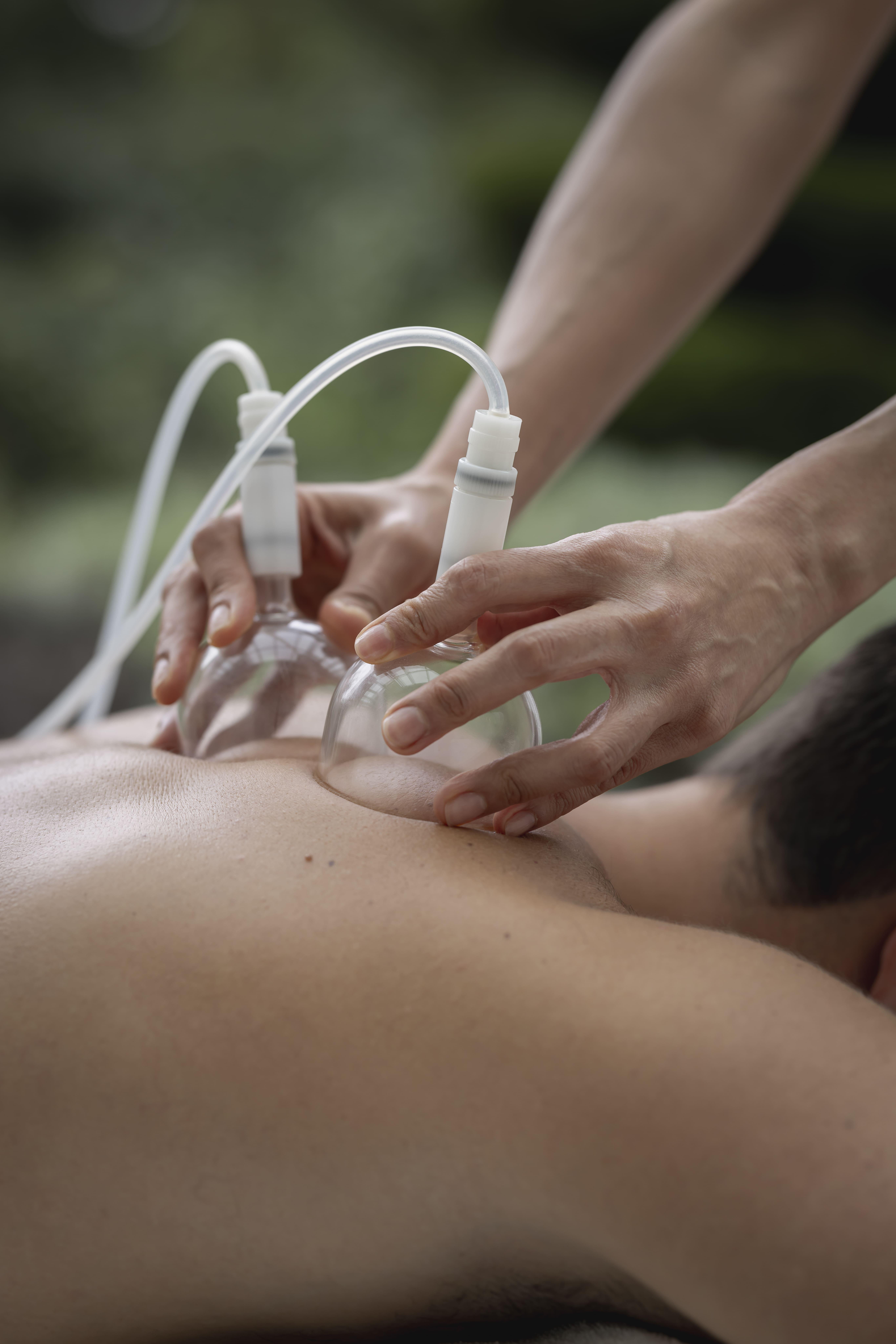 Massage Energétique — Cupping Thérapie ©Palace Merano