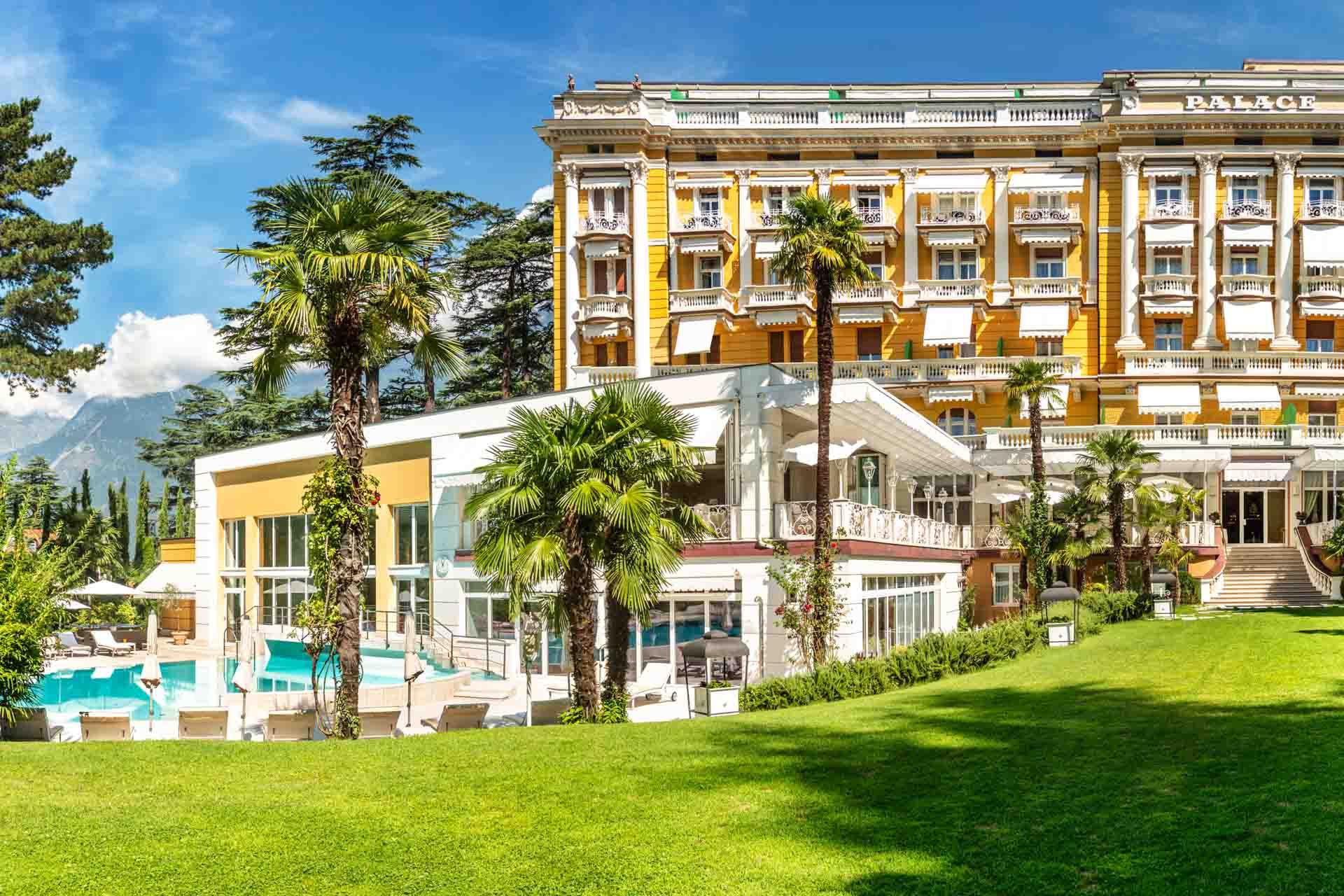 Le parc de l’hôtel et sa piscine © Merano Palace