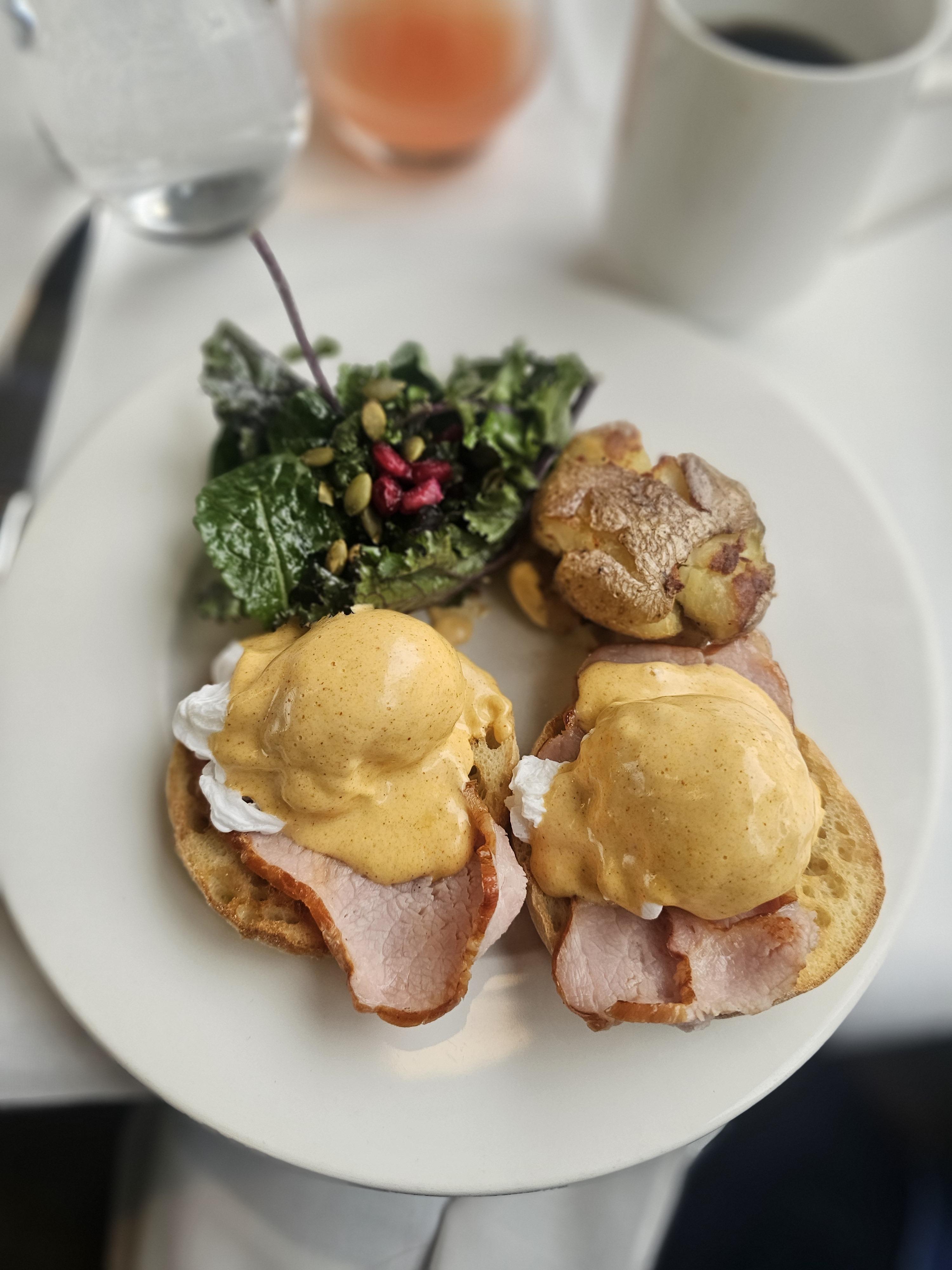 Le petit-déjeuner à bord du train 
