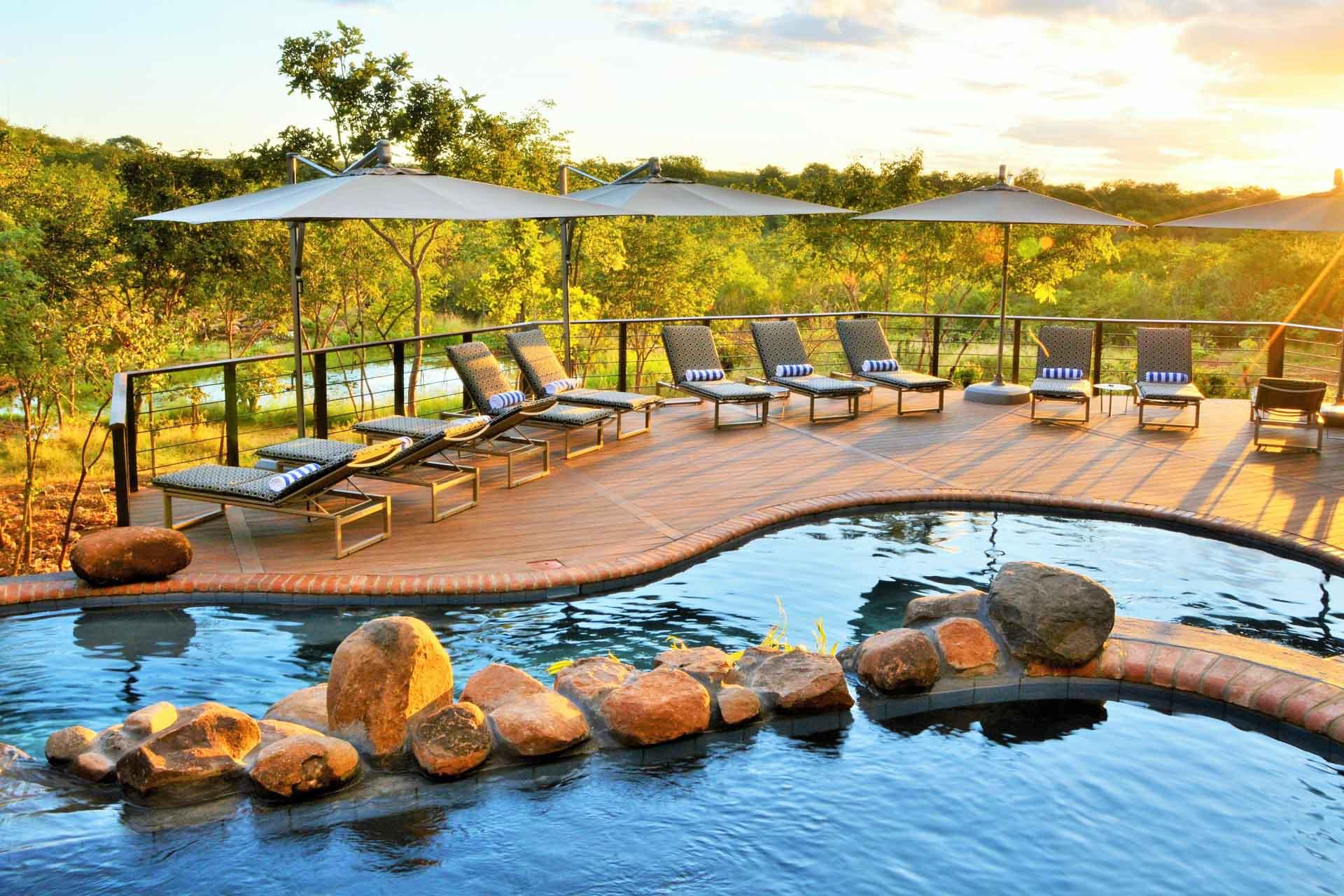 Relax au bord de la piscine