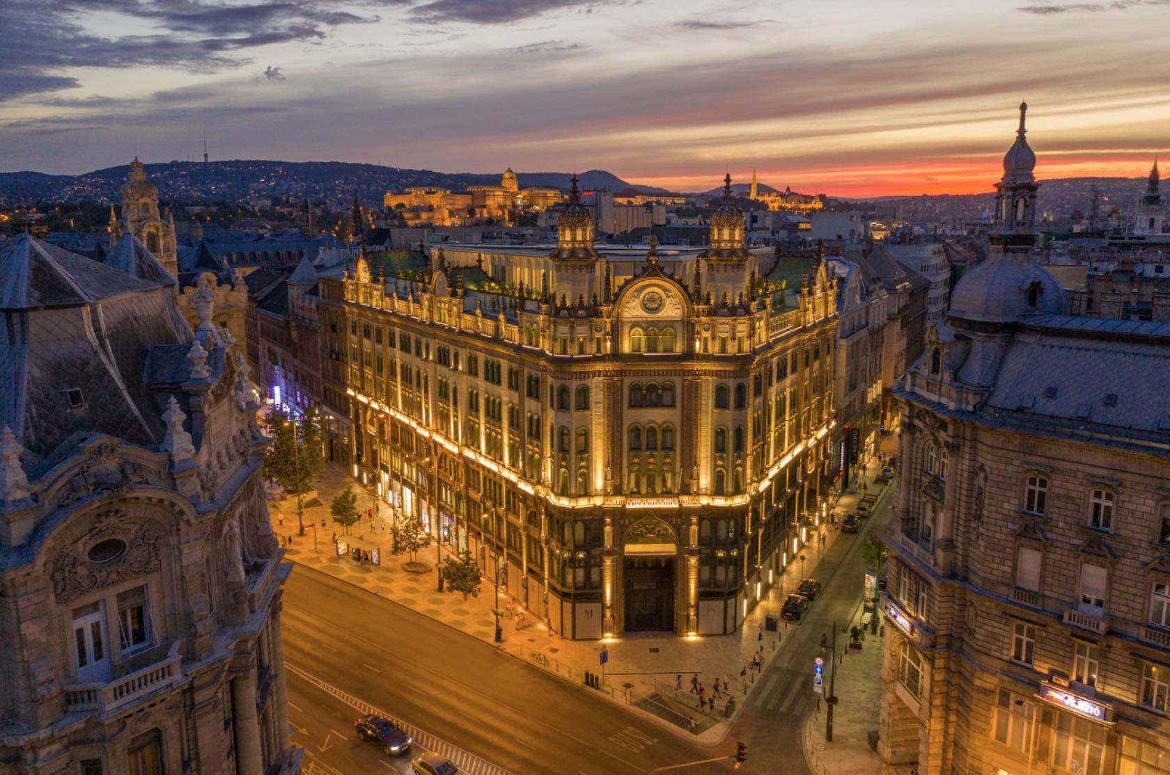 La façade d’un des plus beaux hôtels de Budapest © © Parisi Udvar Hotel Budapest