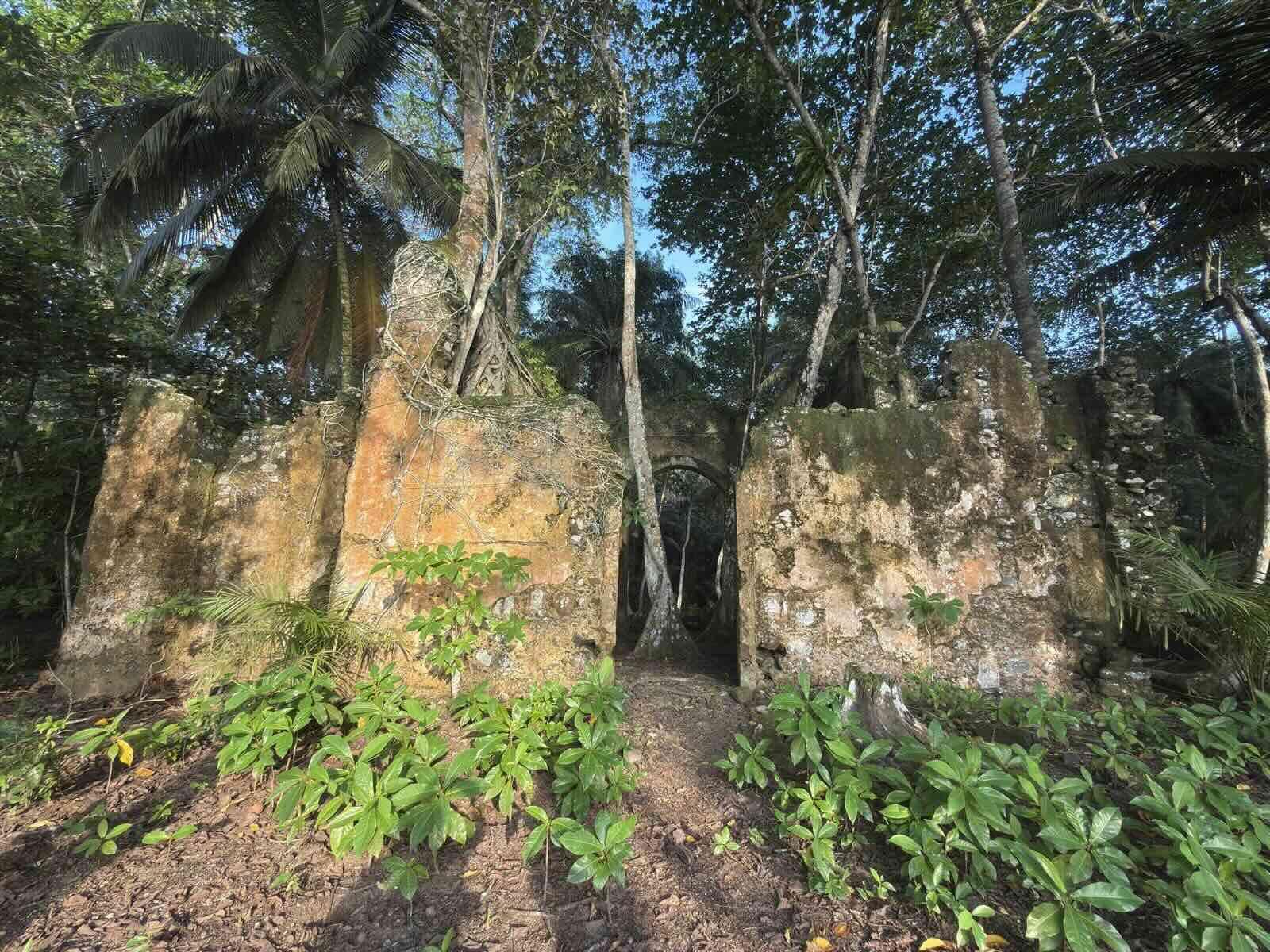  Les ruines de Ribeira Izé © Pascale Missoud