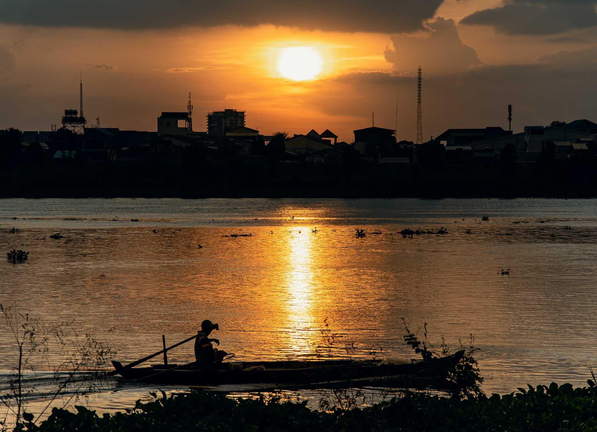 Une croisière sur le Tonlé Sap pour admirer le soleil couchant sur la skyline de Koh Pich © Roth Chanvirak