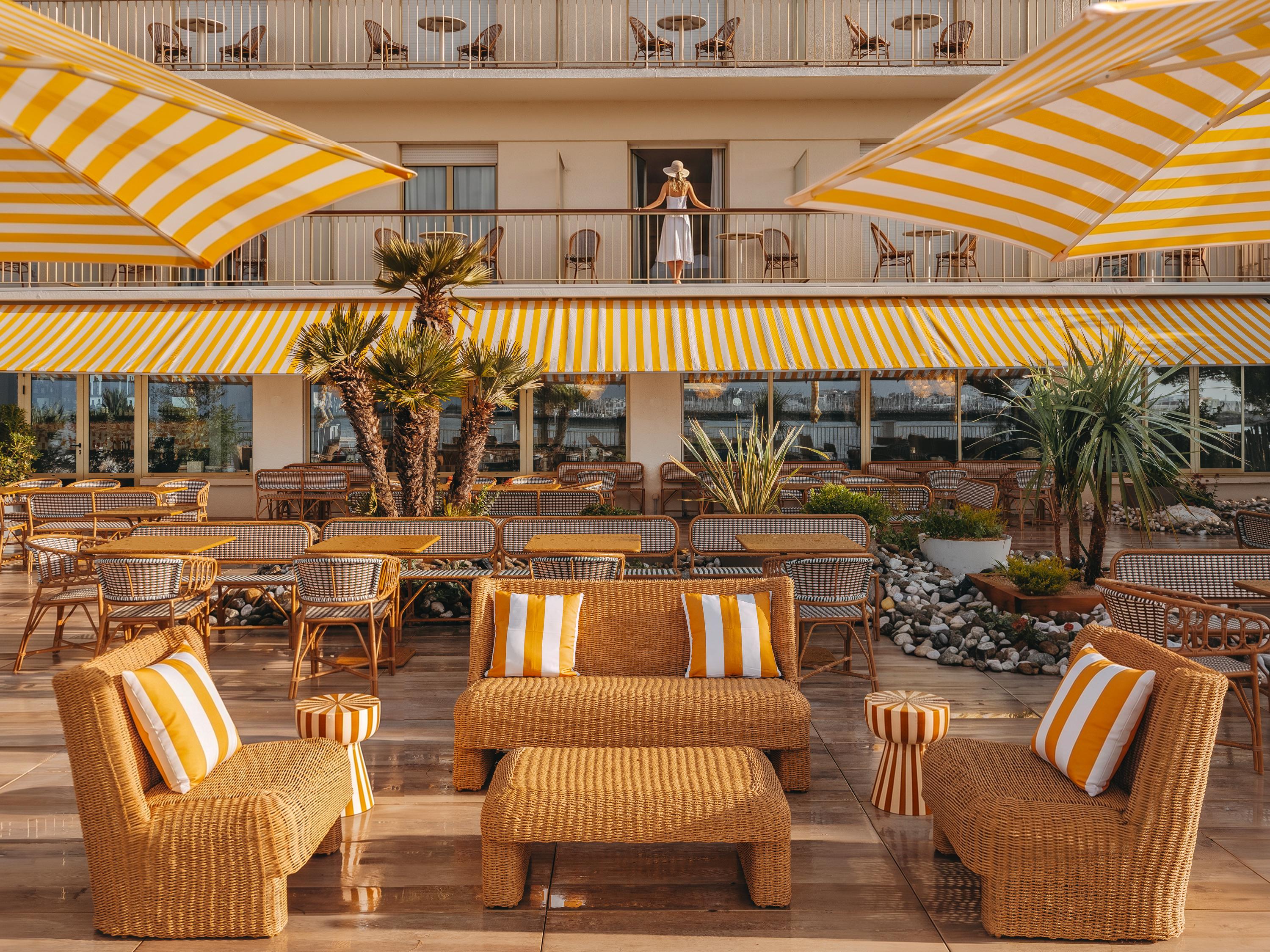 La terrasse de l’Hôtel Les Brises © Nicolas Anetson