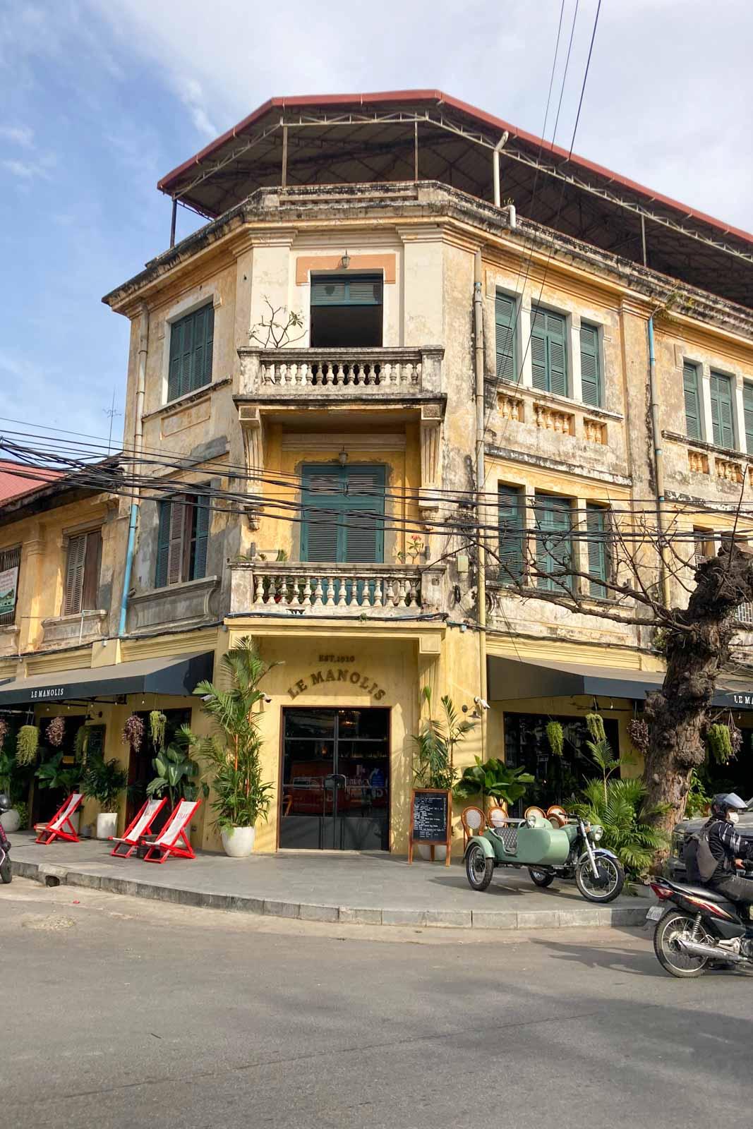 L’hôtel Manolis hébergea André Malraux, alors en résidence surveillée pour vol d’antiquités ! © Pascale Missoud