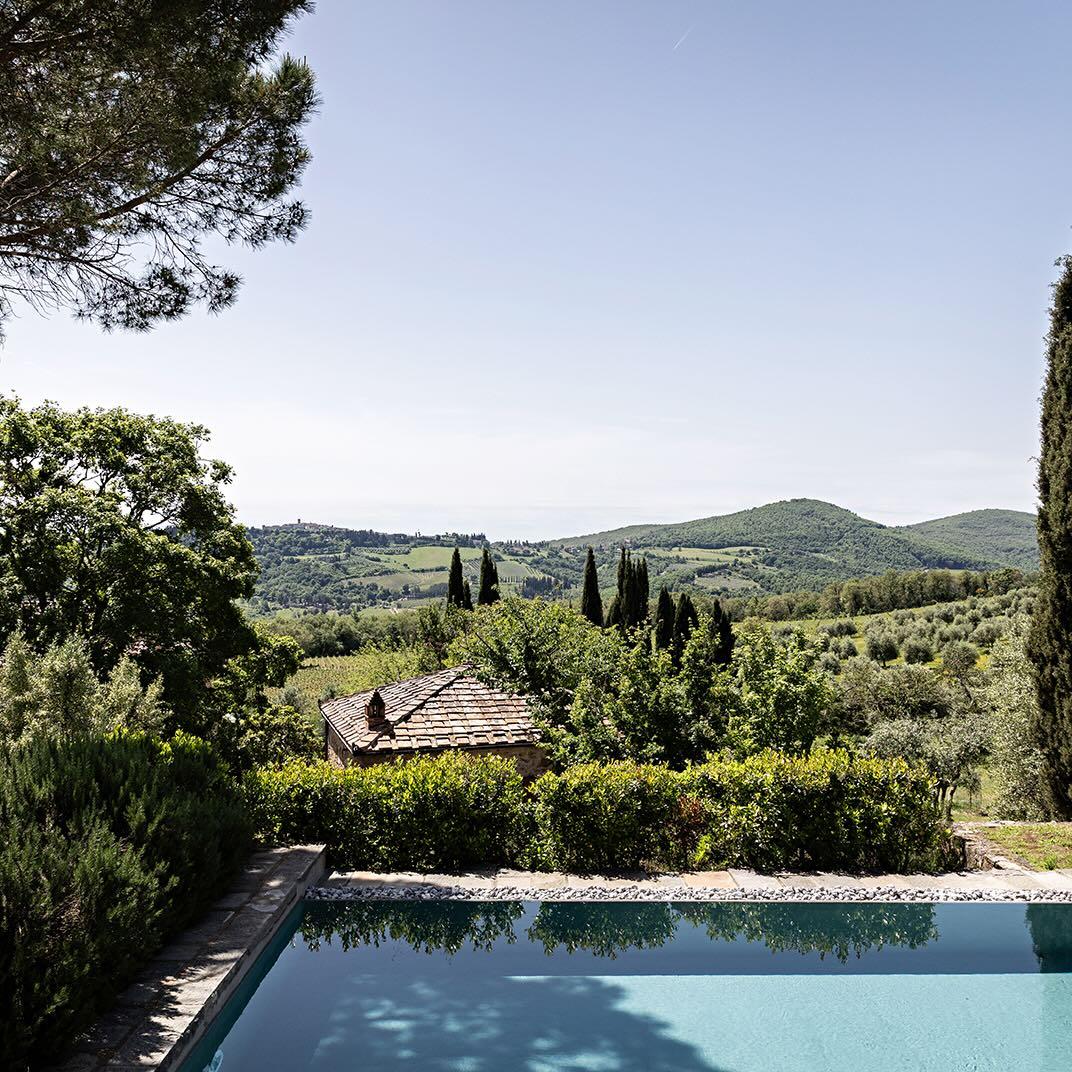 Organiser sa cérémonie au bord de la piscine © Pieve Aldina