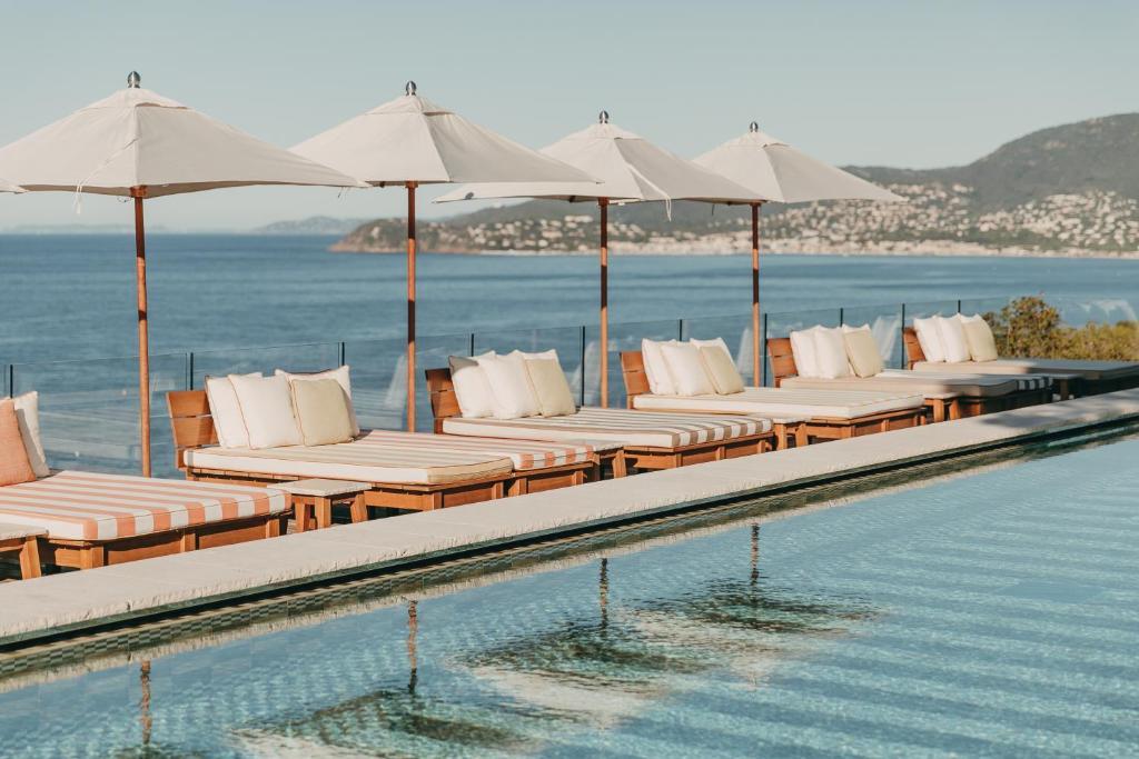 La piscine de l’hôtel proche de Saint-Tropez © Lily of the Valley