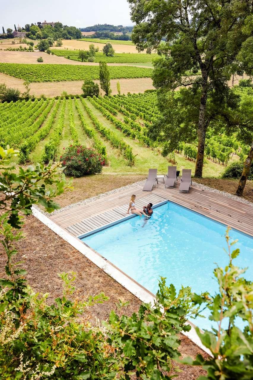 Piscine de l’hôtel en plein cœur du vignoble de Gaillac © RAYNAUD