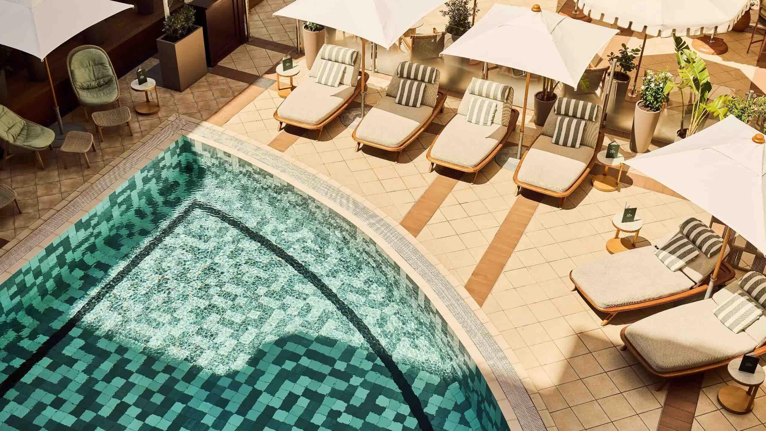 La piscine de l’hôtel art déco le Palais de la Méditerranée © DR
