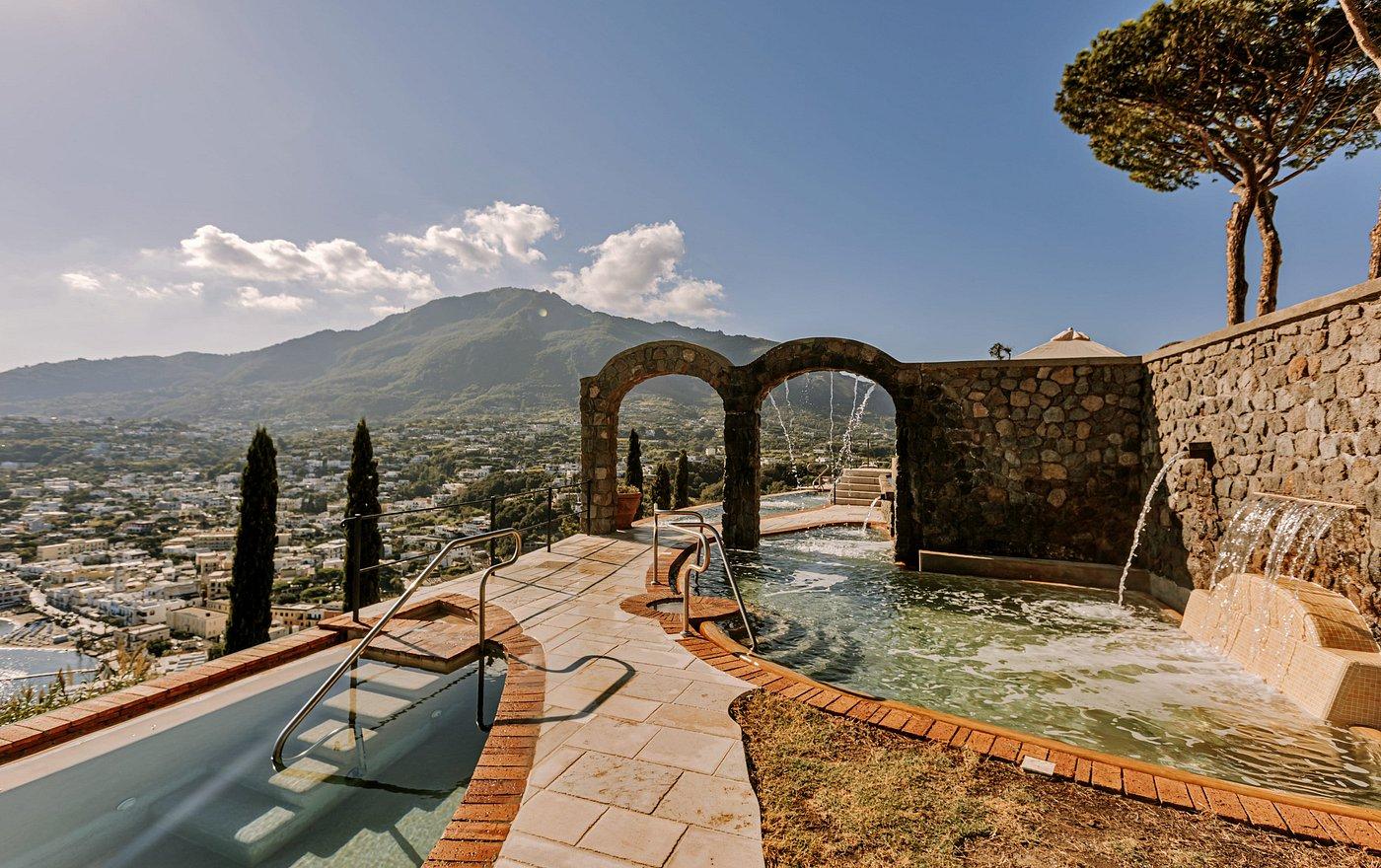 Les piscines thermales © Le San Montano Resort & Spa