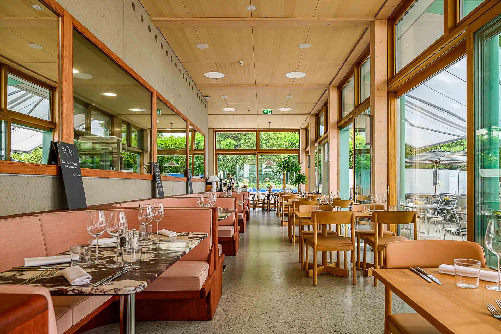 La brasserie de l’Auberge Port Gitana, boutique-hôtel sur le lac Léman © Benjamin Colombel