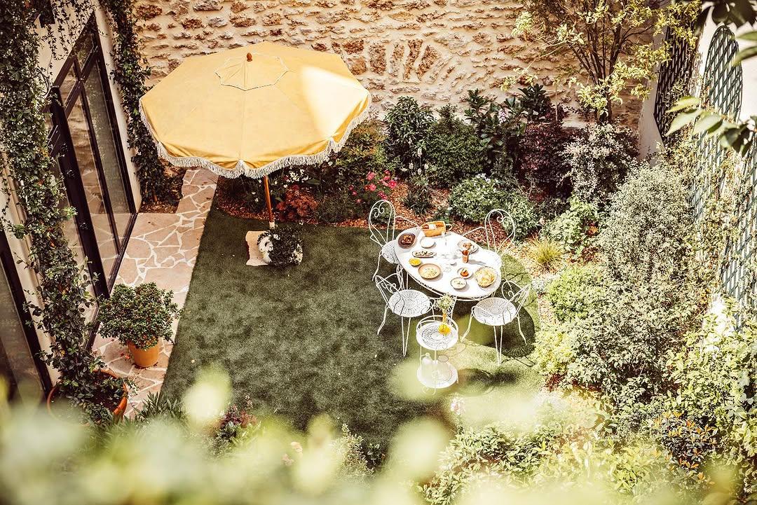 Prendre le soleil dans le jardin © benoit_linero
