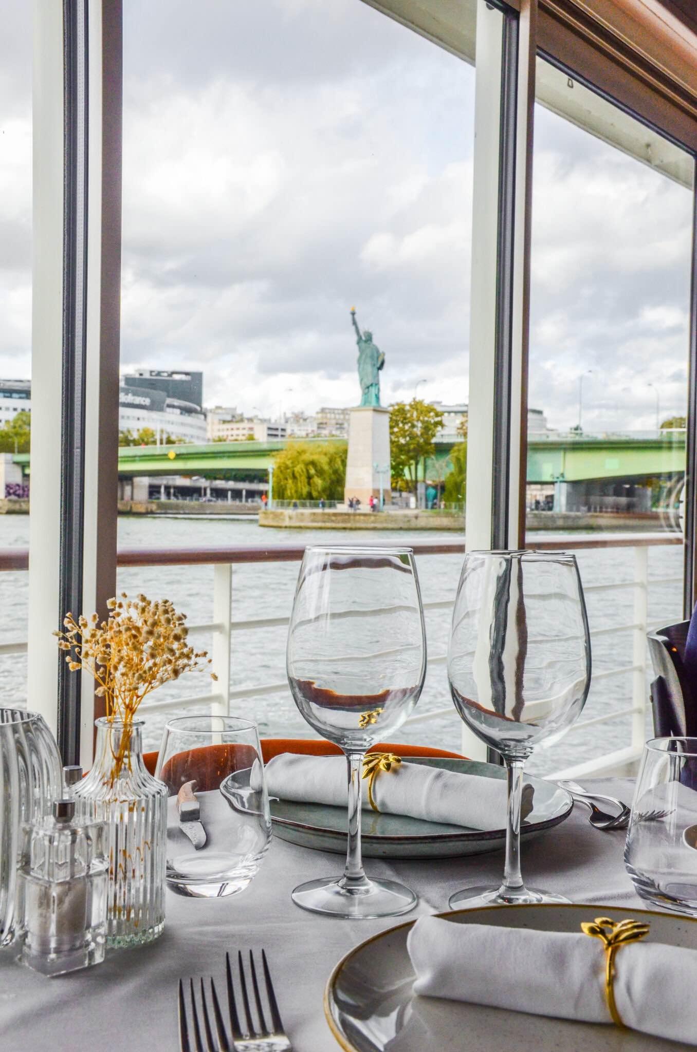 La salle du restaurant sur l’eau Quai Liberté © DR