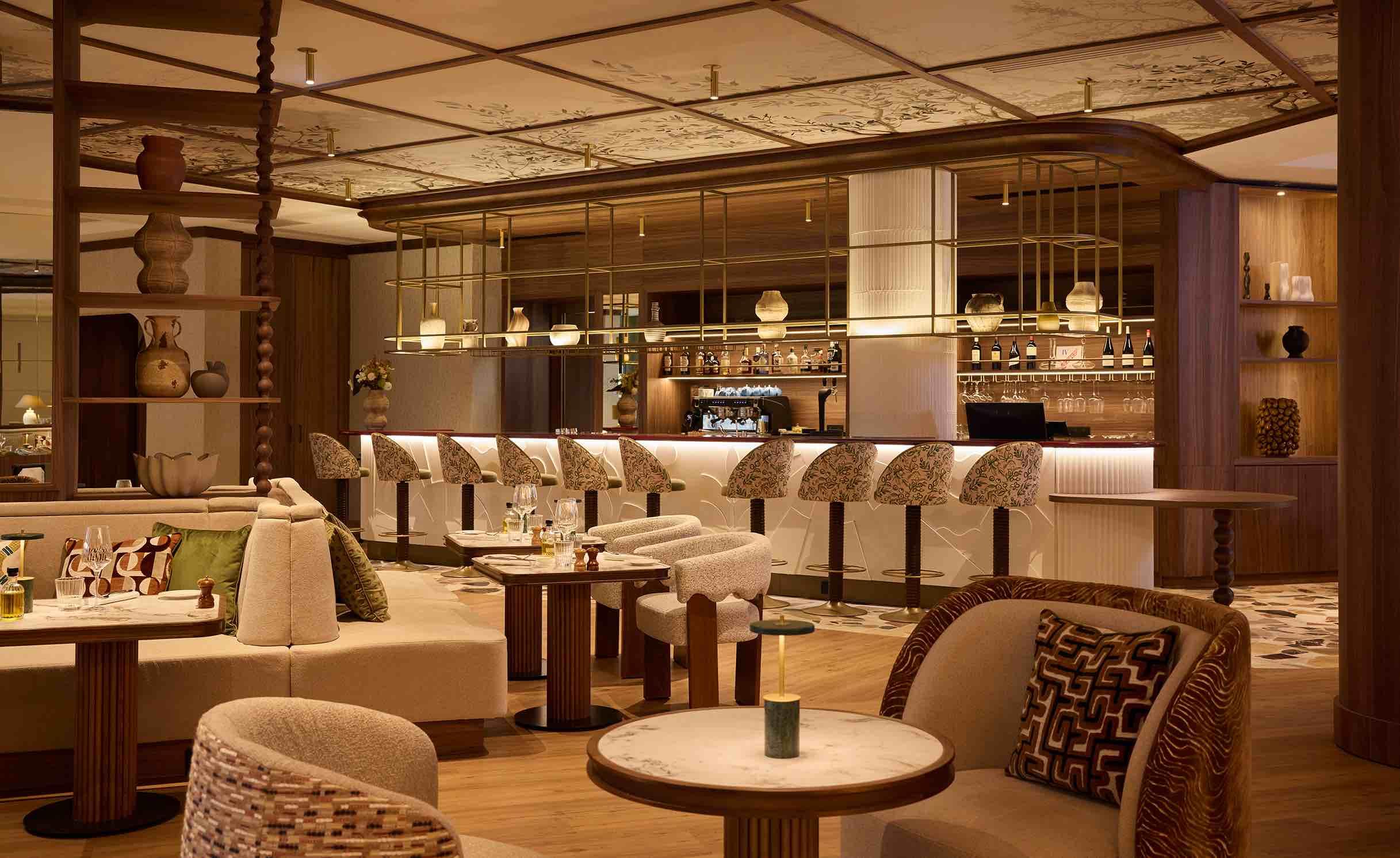 Le bar et le restaurant du Grand Hôtel Roi René © Francis Amiand